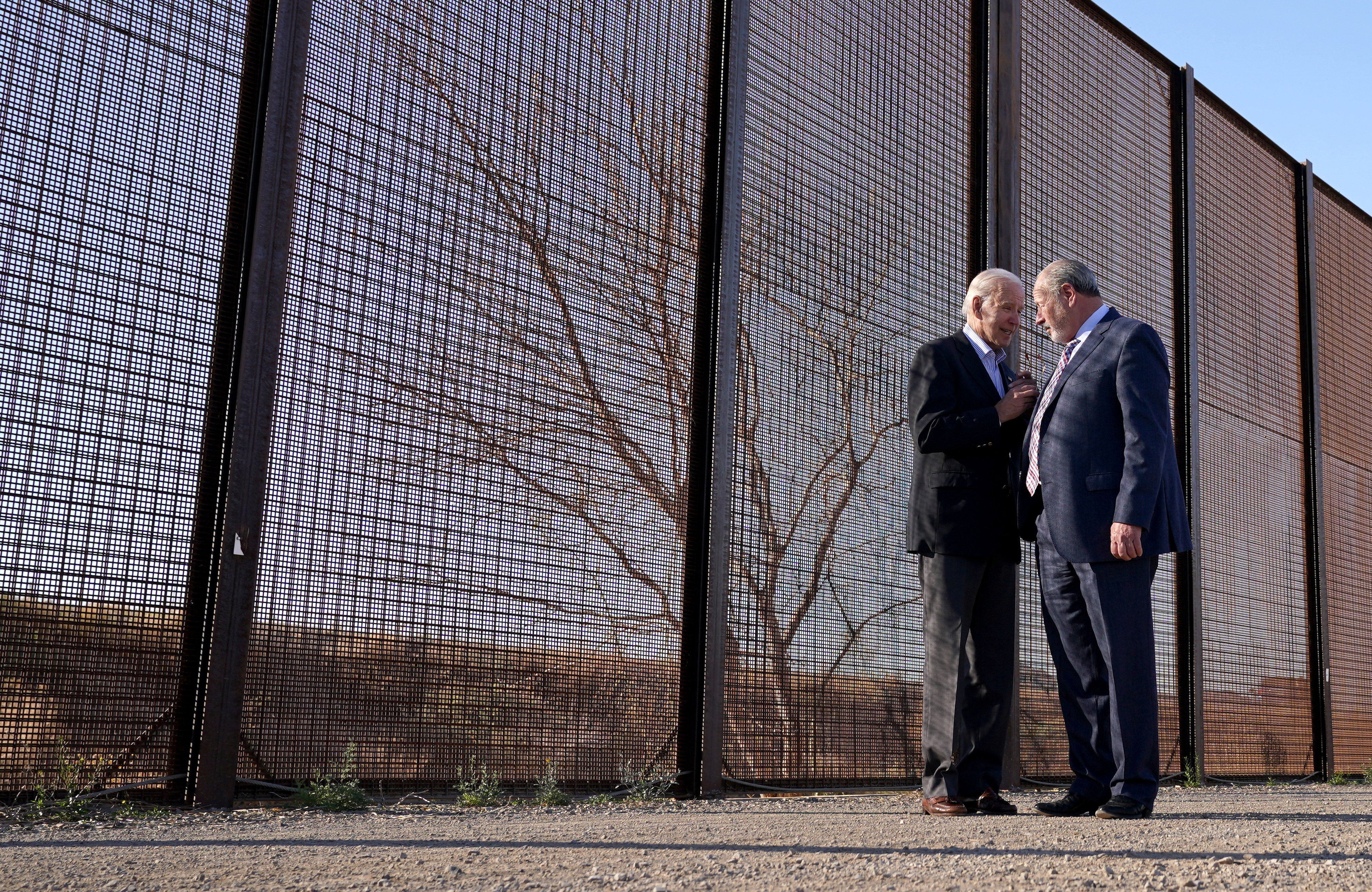 U.S. President Joe Biden speaks Mayor of El Paso Oscar Leeser as he walks along the border fence during his visit to the U.S.-Mexico border to assess border enforcement operations, in El Paso, Texas, U.S., January 8, 2023. 