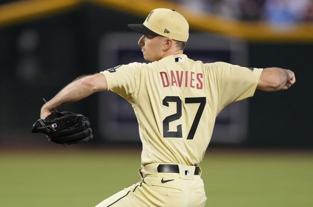 Arizona Diamondbacks starting pitcher Zach Davies (27) pitches against the Chicago Cubs at Chase Field in Phoenix, Arizona, Sept 16, 2023.
