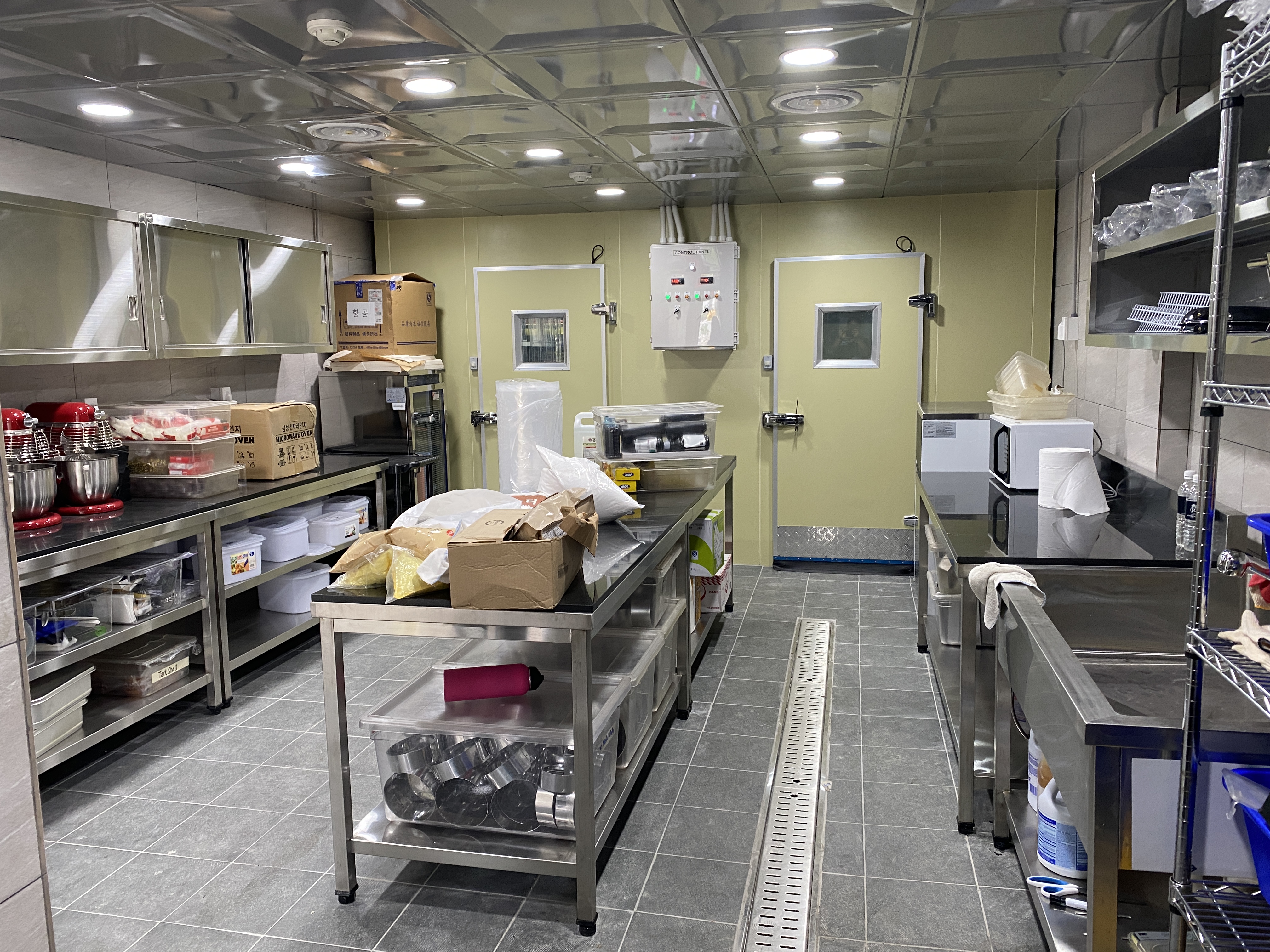 The upstairs food station.