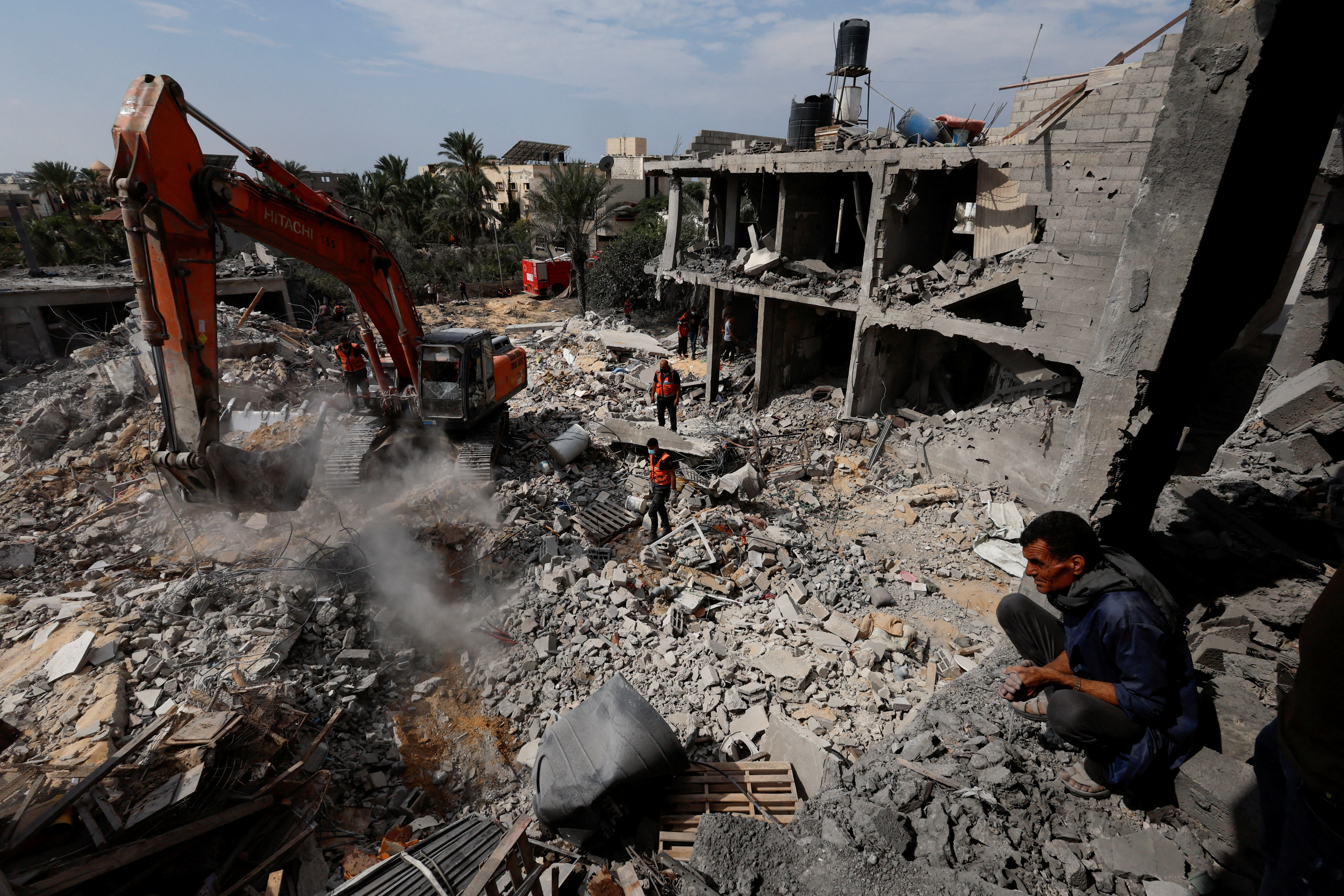 Palestinians search for casualties under the rubble at a site of a house destroyed by Israeli strikes in Khan Younis in the southern Gaza Strip October 16, 2023. 