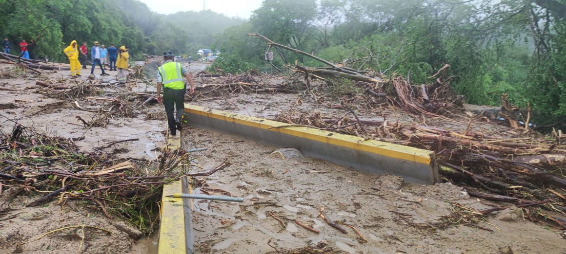 The highway that connects Chilpancingo with Acapulco is blocked by a mudslide caused by heavy rains of Hurricane Otis, on the outskirts of Acapulco, in Guerrero state, Mexico October 25, 2023. 