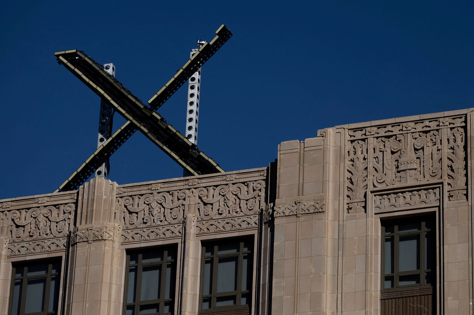 FILE PHOTO: 'X' logo is seen on the top of the headquarters of the messaging platform X, formerly known as Twitter, in downtown San Francisco, California, U.S., July 30, 2023. REUTERS/Carlos Barria/File Photo