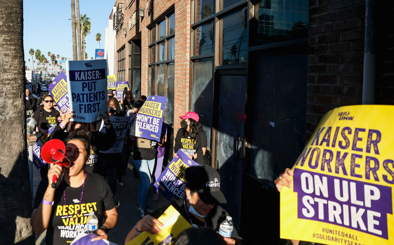Healthcare workers strike in front of Kaiser Permanente Los Angeles Medical Center, as more than 75,000 Kaiser Permanente healthcare workers go on strike from October 4 to 7 across the United States, in Los Angeles, California, U.S. October 4, 2023. 