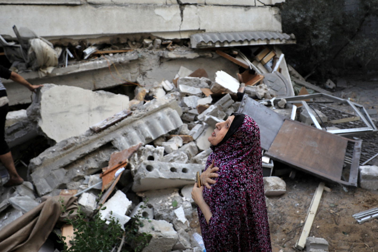 A Palestinian woman reacts at the site of an Israeli strike on a residential building in Gaza City October 25, 2023. 