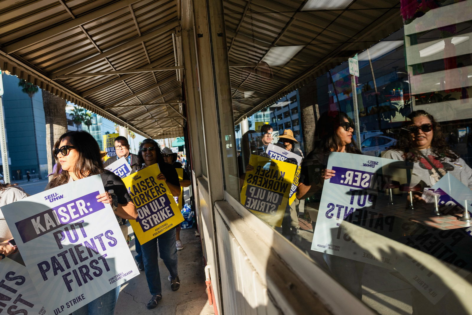 Healthcare workers strike in front of Kaiser Permanente Los Angeles Medical Center, as more than 75,000 Kaiser Permanente healthcare workers go on strike from October 4 to 7 across the United States, in Los Angeles, California, U.S. October 4, 2023. 
