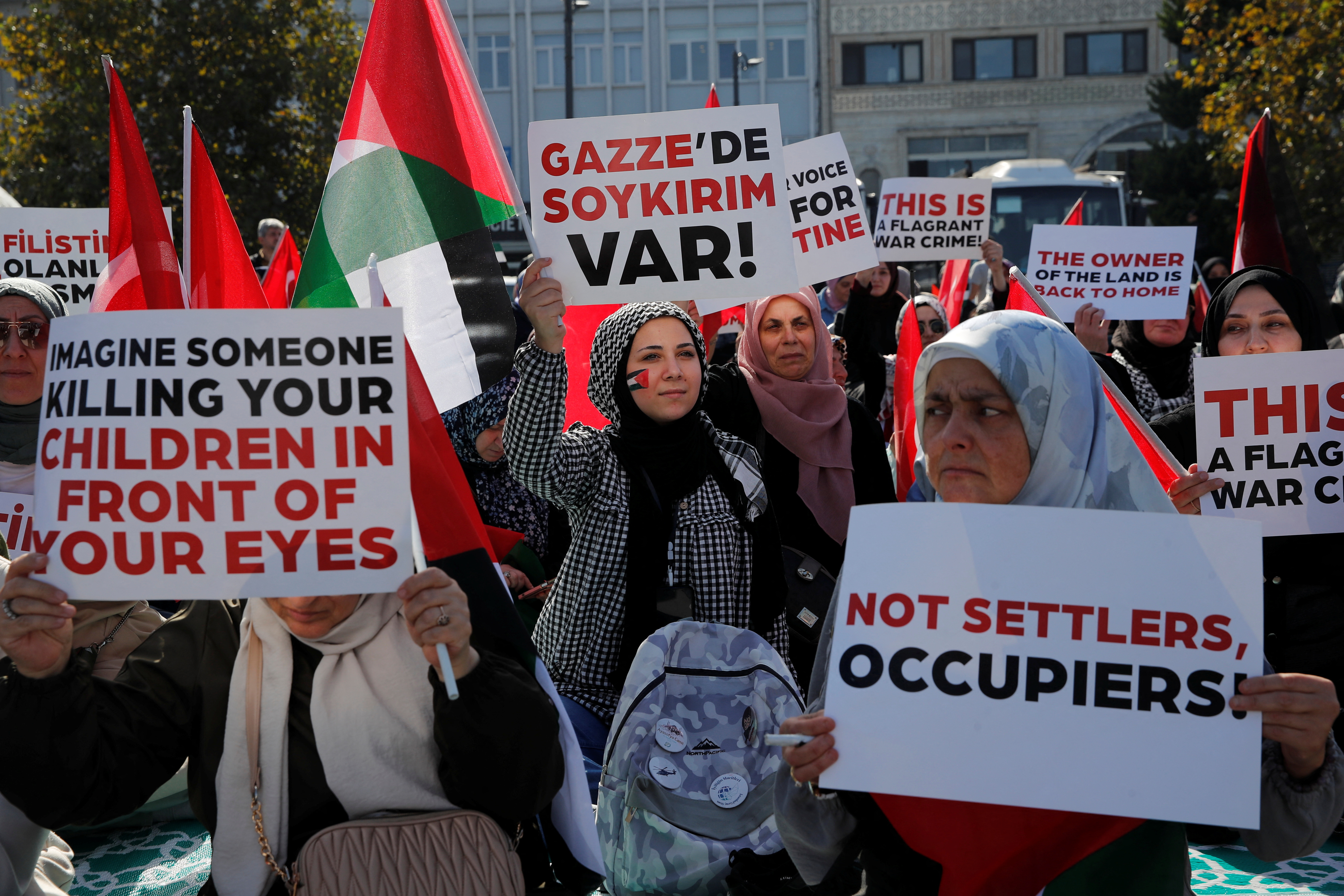 Pro-Palestinian demonstrators take part in a sit-in protest as the conflict between Israel and Hamas continues, in Istanbul, Turkey October 20, 2023. 