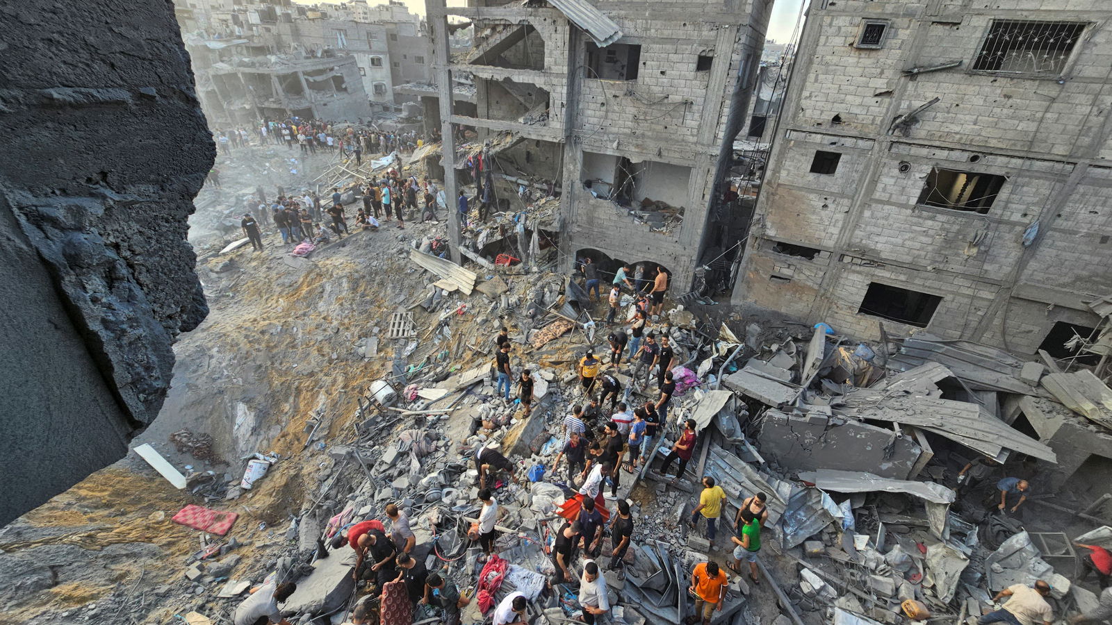 Palestinians search for casualties at the site of Israeli strikes on houses in Jabalia refugee camp in the northern Gaza Strip, October 31, 2023. 