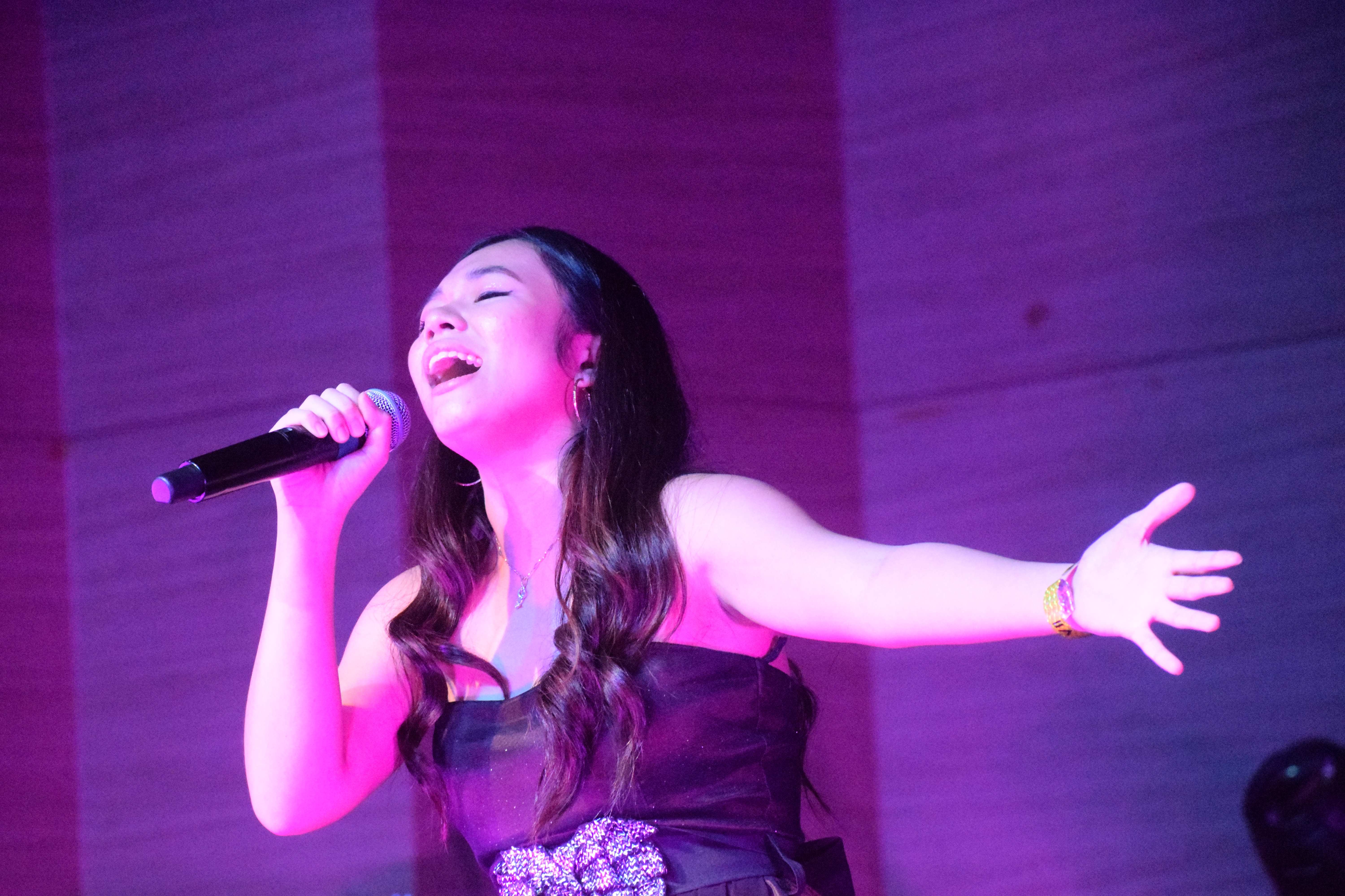 Bernice Sabino sings her heart out in the final round.