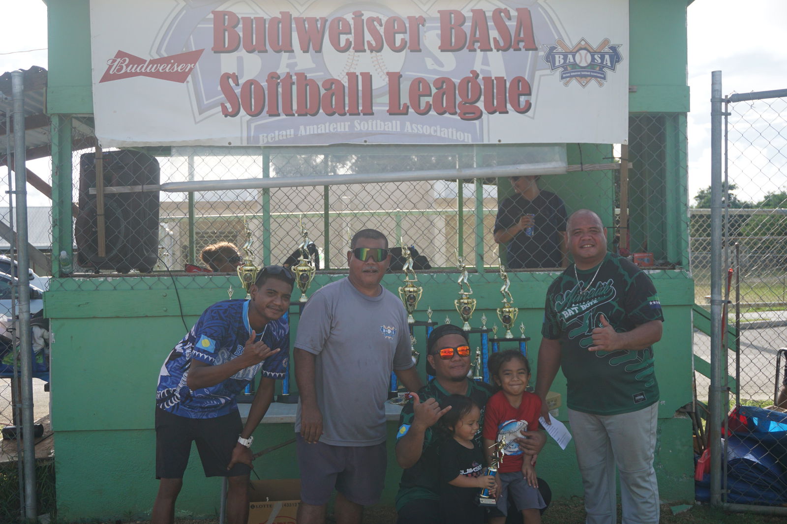 Aimeliik Bat Boyz’s Luis Iguel, the ERA Champ, poses for a photo with the 2023 Budweiser Belau Amateur Softball Association Open League officials during the awards ceremony at the Dandan baseball field on Sunday.