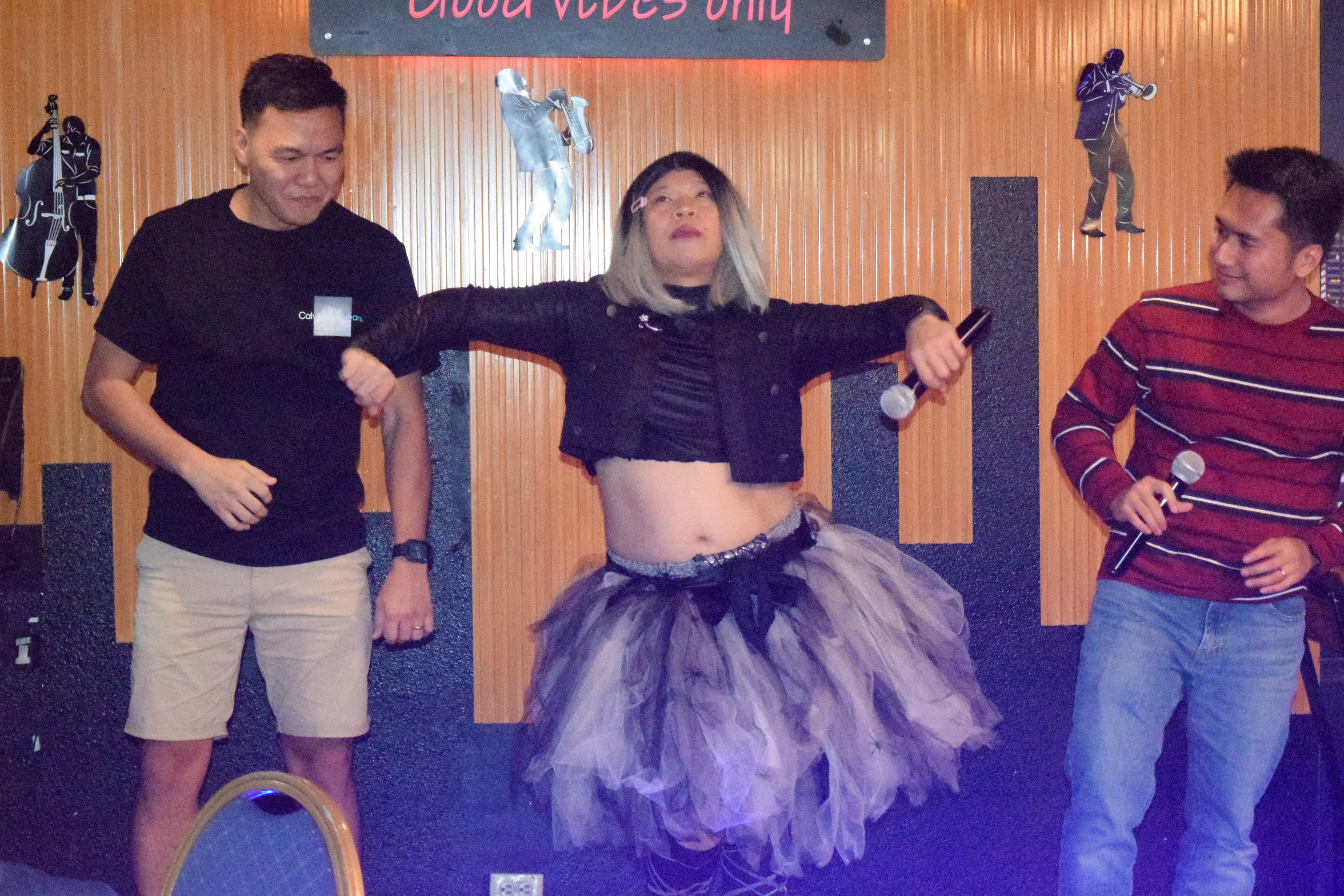 Hapi with two volunteers from the audience.