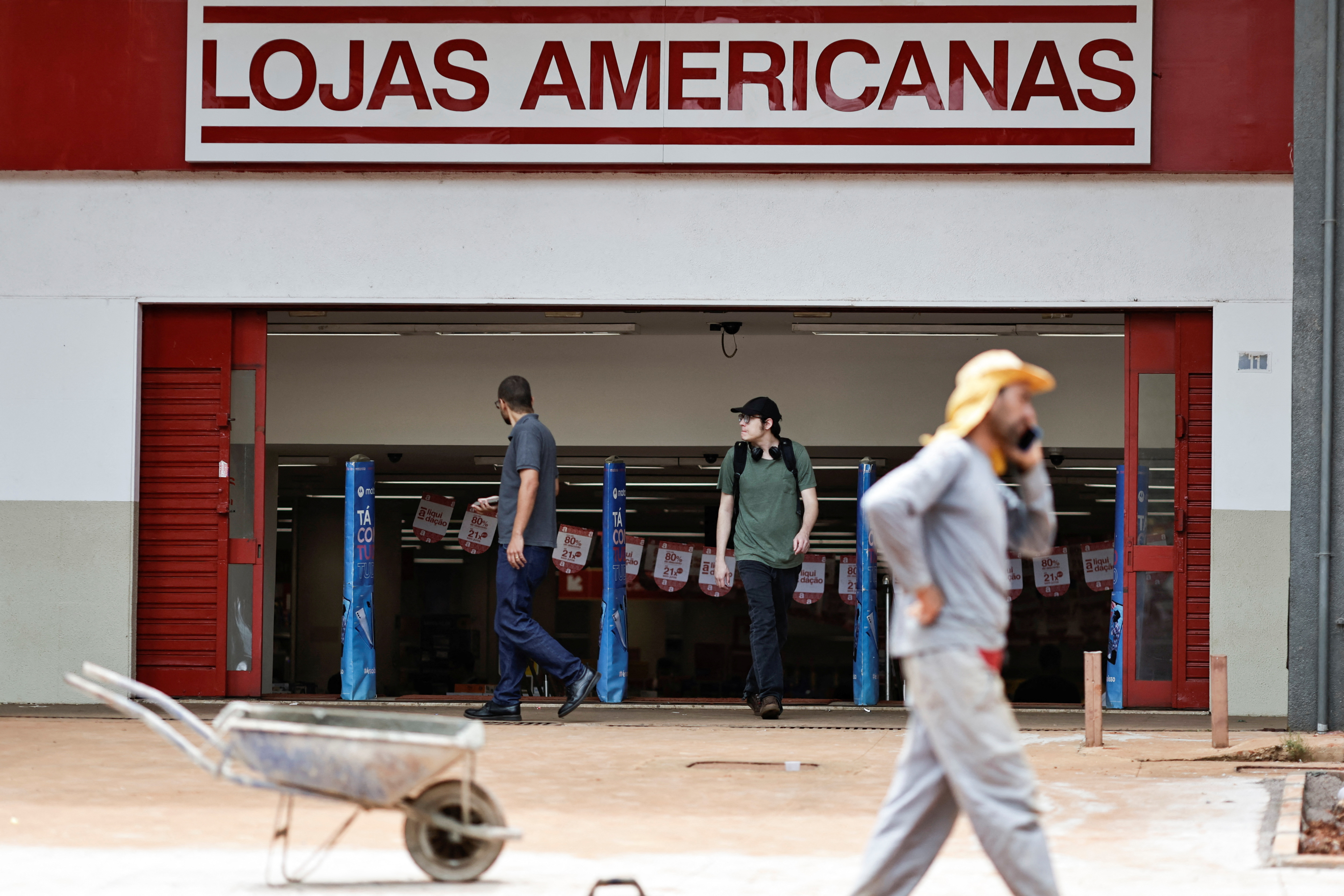 People walk in front of a Lojas Americanas store in Brasilia, Brazil January 12, 2023. 