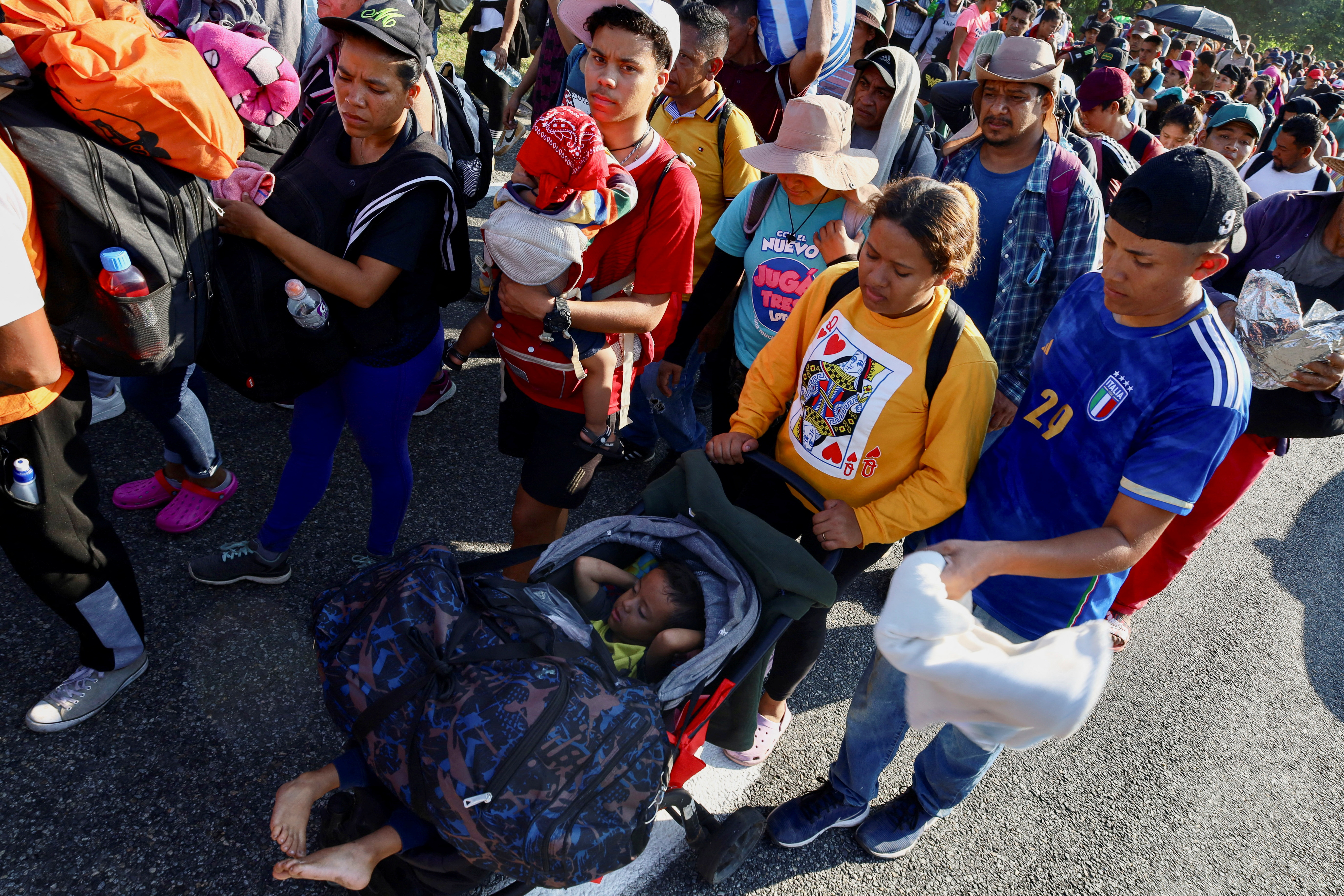 Migrants walk in a caravan as an attempt to reach the U.S. border, in Huixtla, Mexico December 26, 2023. 