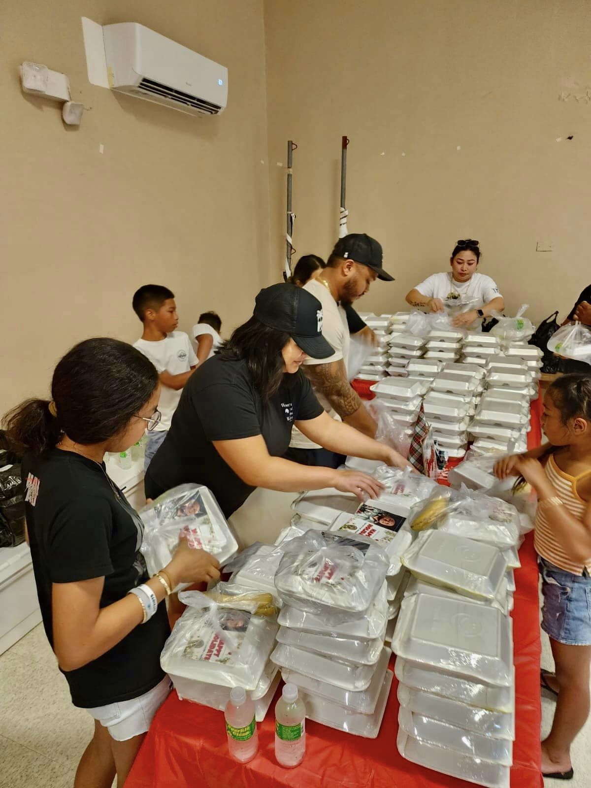 400 lunch plates were distributed in Kagman courtesy of the office of Rep. TJ Manglona, food caterer Jessica Domingo, and Corrections Commissioner Anthony Torres.