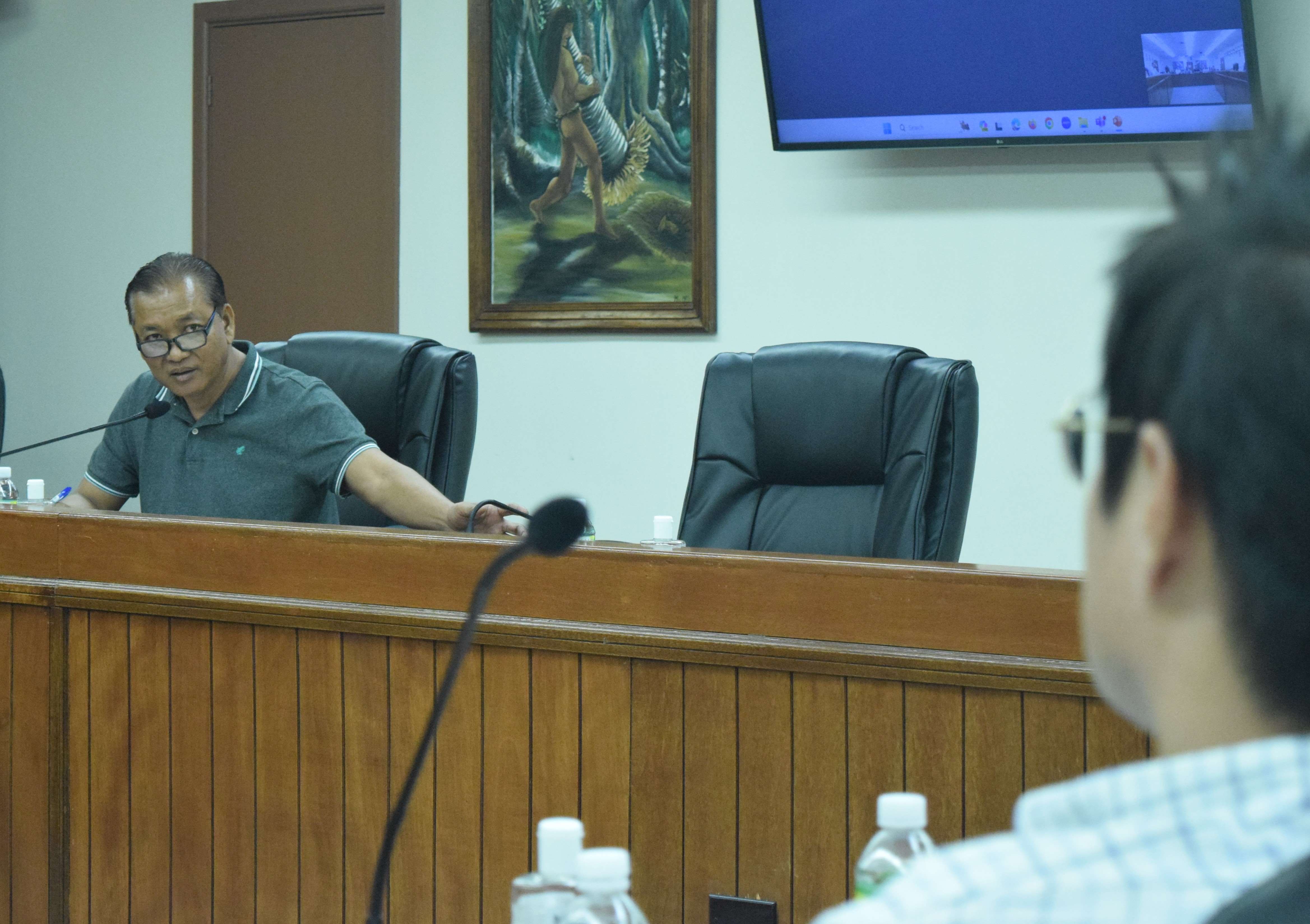 Sen.  Frank Q. Cruz speaks during a meeting with officers and members of the Saipan Chamber of Commerce and the Hotel Association of the NMI in the Senate chamber on Wednesday.