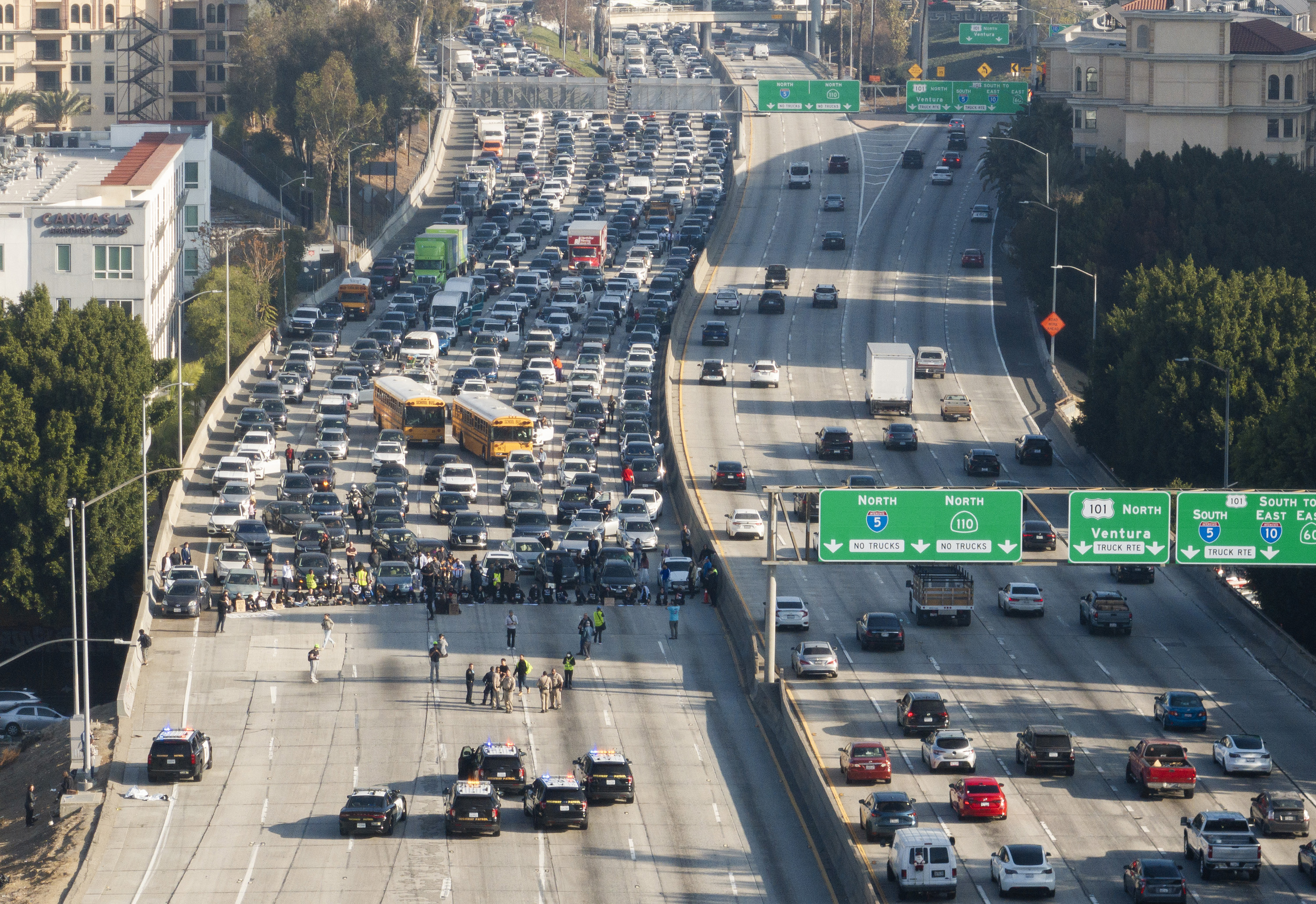 American Jews and allies block the 110 freeway in downtown Los Angeles on Wednesday, Dec. 13, 2023, to call for an Israeli-Hamas ceasefire. (Myung J. Chun/Los Angeles Times/TNS)