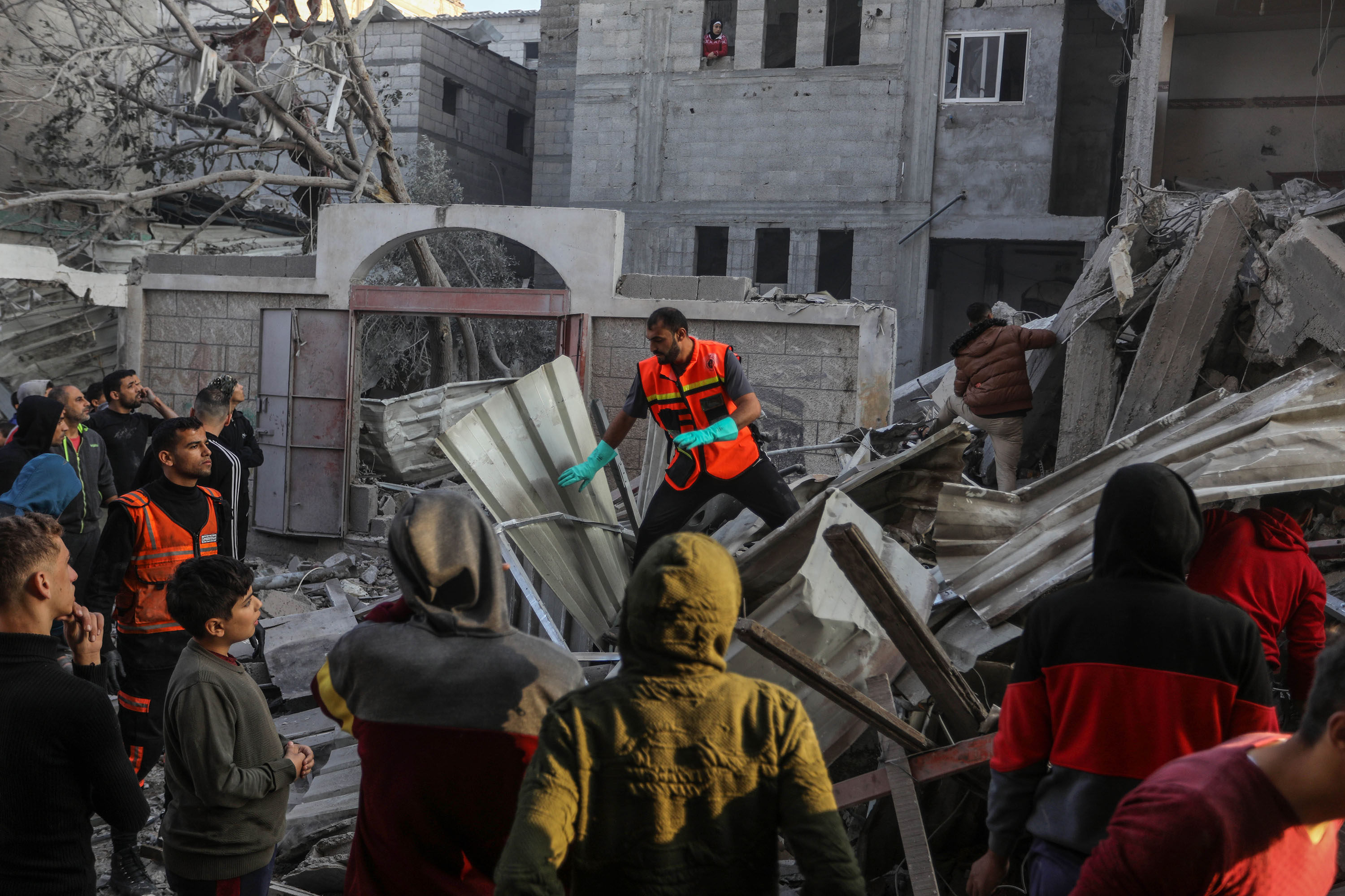Palestinians search for survivors after an Israeli airstrike on a house in Rafah in the southern Gaza Strip on Dec. 1, 2023. (Abed Rahim Khatib/dpa via Zuma Press/TNS)