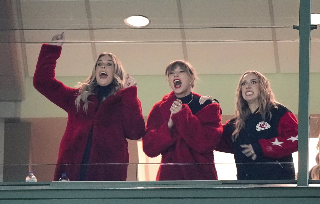 Taylor Swift, center, cheers during the second half of an NFL football game between the Kansas City Chiefs and Green Bay Packers, Sunday, Dec. 3, 2023 in Green Bay, Wis.