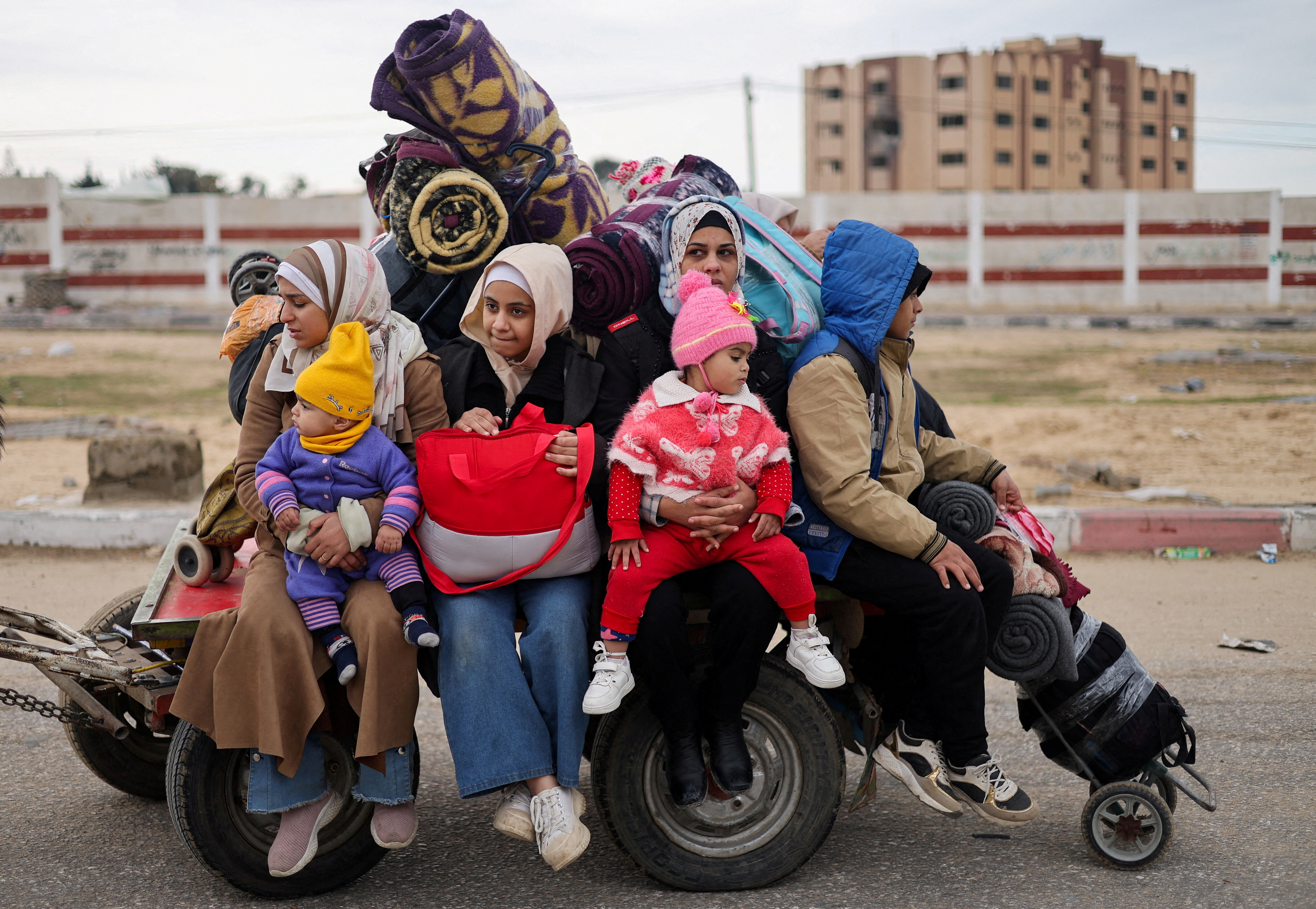 Palestinians fleeing Khan Younis, due to the Israeli ground operation, move towards Rafah, amid the ongoing conflict between Israel and the Palestinian Islamist group Hamas, in the southern Gaza Strip, January 28, 2024. 