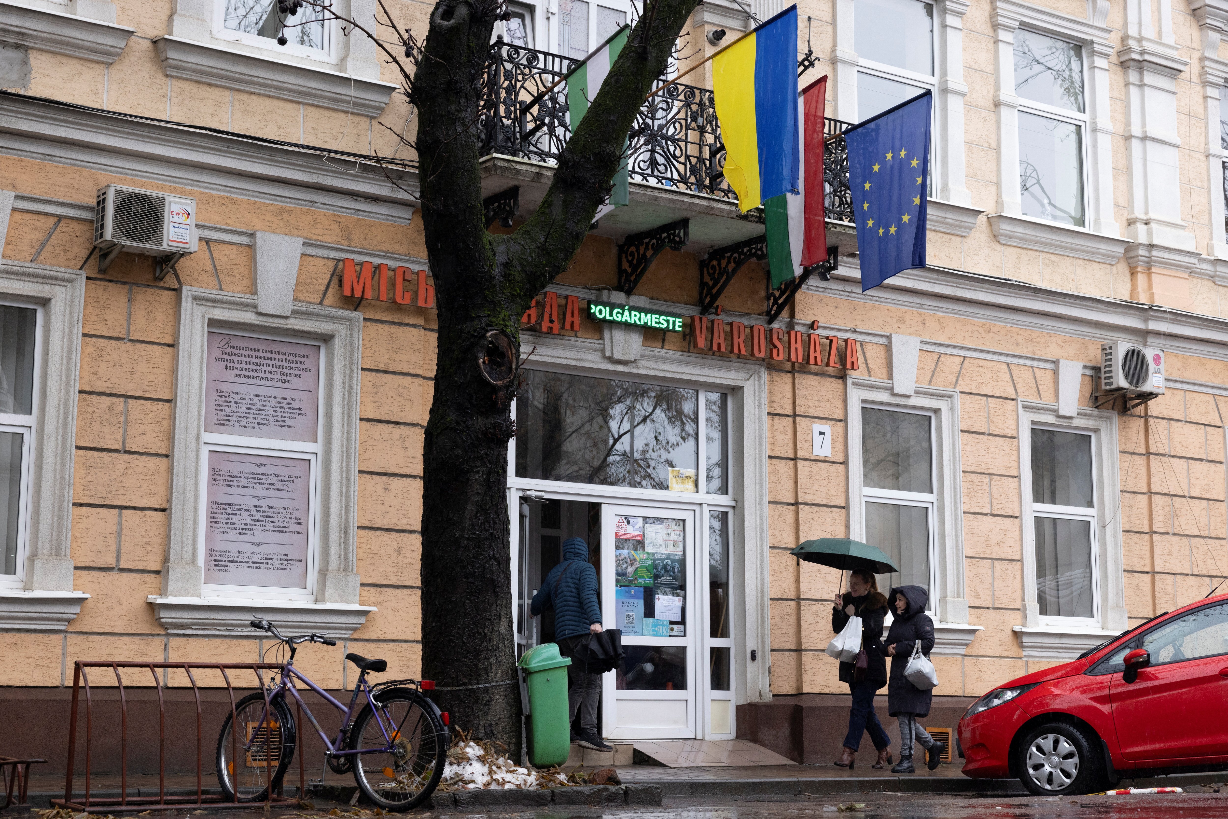 Flags of Ukraine, Hungary and the European Union fly outside the city council building of Berehove, which has a sizeable minority of ethnic Hungarians, amid Russia's attack on Ukraine, in Zakarpattia region, Ukraine December 1, 2023. 
