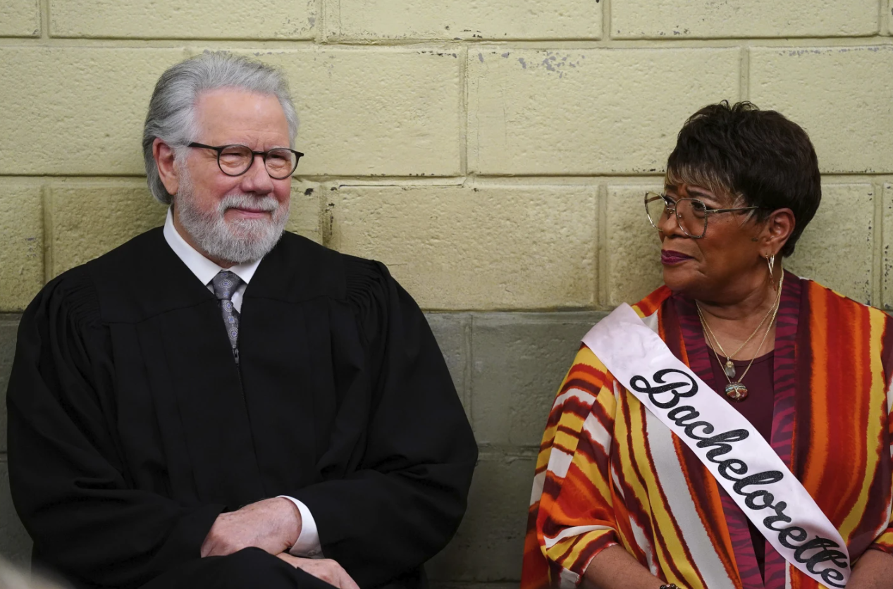 John Larroquette as Dan Fielding, left, and Marsha Warfield as Roz in a scene from the "Night Court" episode entitled "The Roz Affair."