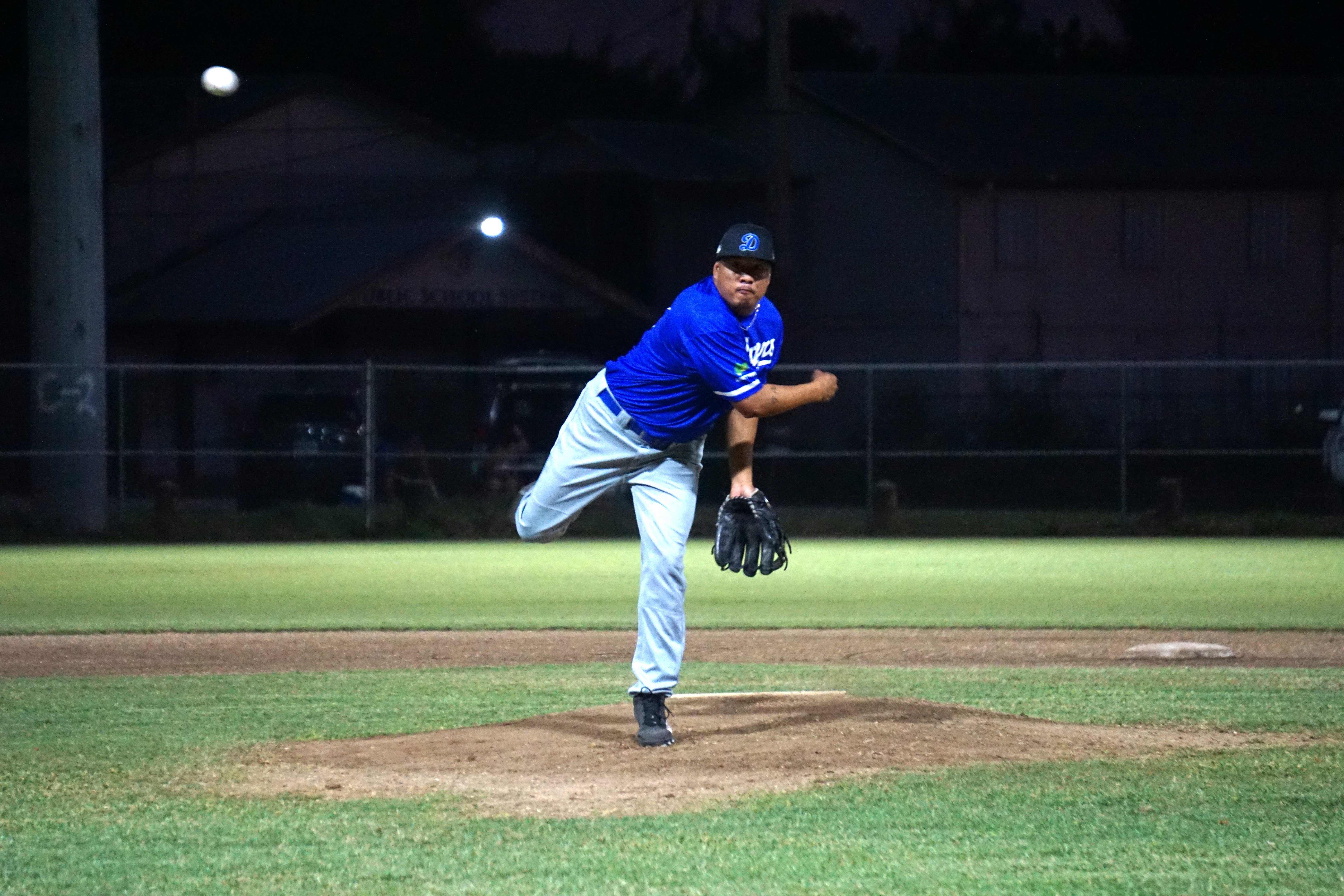 The Dodgers' Jeff Cruz pitches against the Blue Jays during a 2023 SBL Masters League game at the Francisco "Tan Ko" Palacios Baseball Field.
