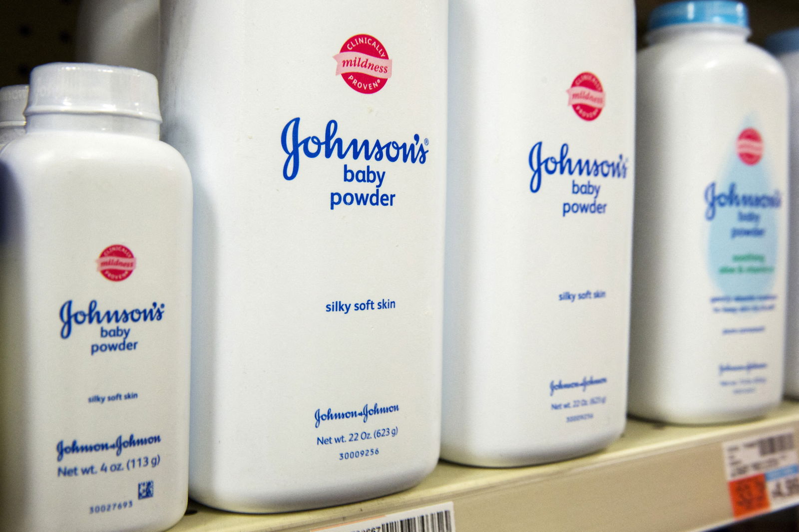 Bottles of Johnson & Johnson baby powder line a drugstore shelf in New York October 15, 2015. 