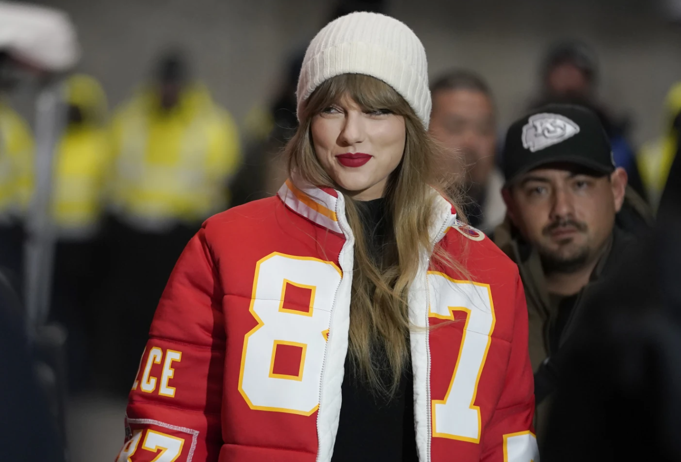 Taylor Swift wears a Kansas City Chiefs tight end Travis Kelce jacket as she arrives before an NFL wild-card playoff game between the Chiefs and the Miami Dolphins Saturday, Jan. 13, 2024, in Kansas City, Mo.