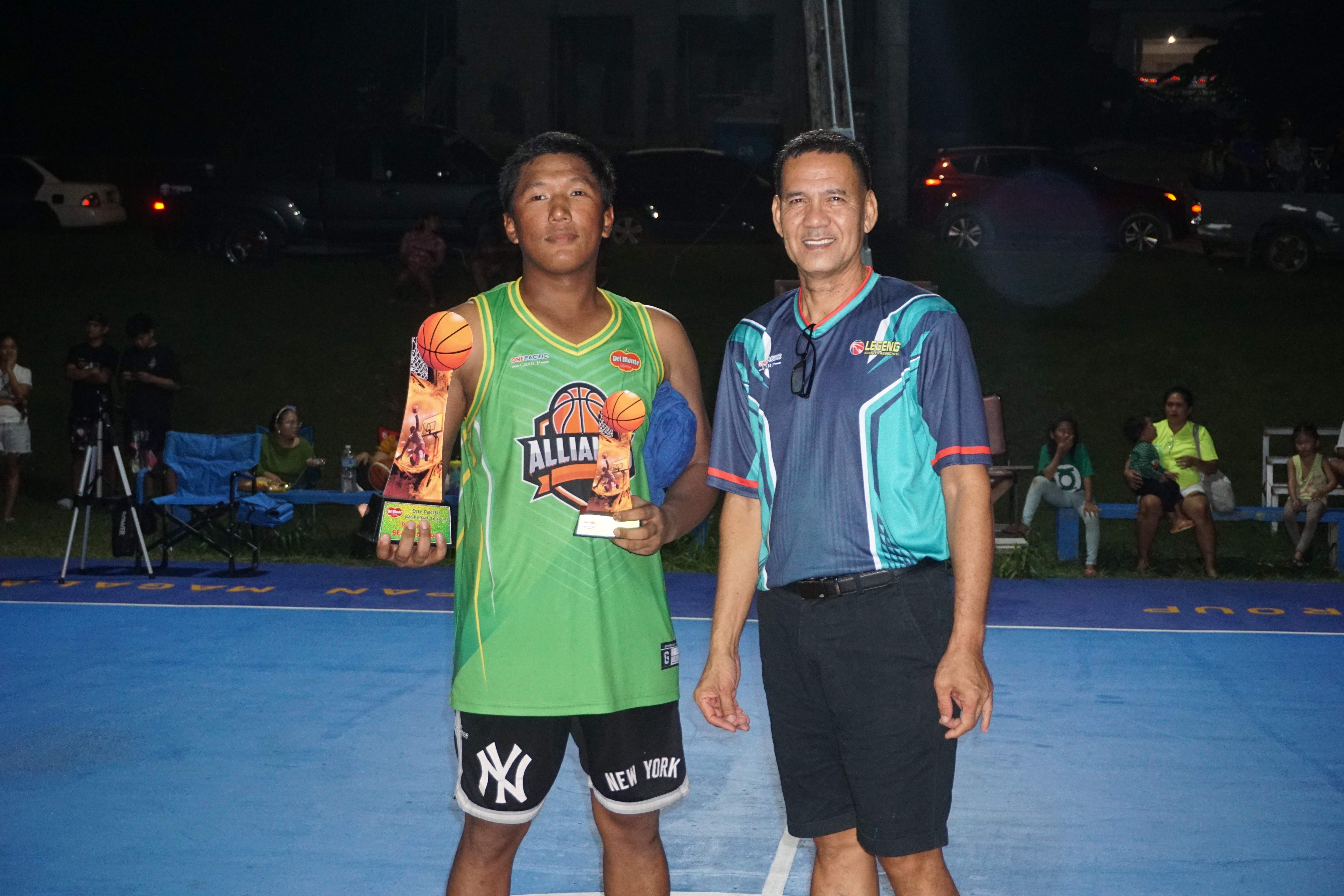 Alliana’s Jobert Meriales, left, the regular season MVP of the 2023 Pacific Saipan Invitational Basketball League, poses with league organizer Sonny Ebuen at the Gualo Rai basketball court on Wednesday.