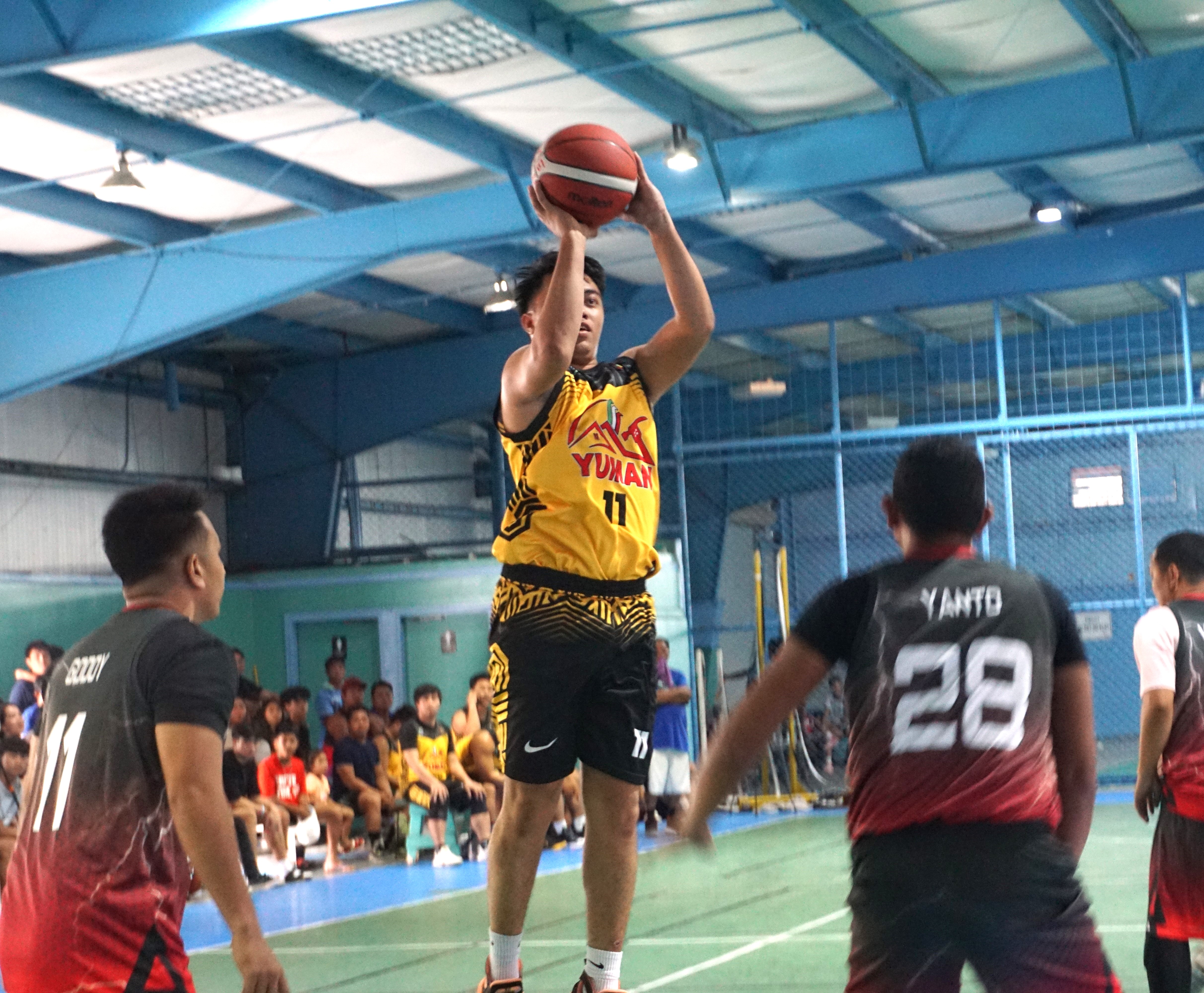 Yuman's Justine Enano pulls up for the midrange jumper during the opening game of the Legends Sports Association Invitational Basketball League Season 2 at the TSL Sports Complex on Sunday.