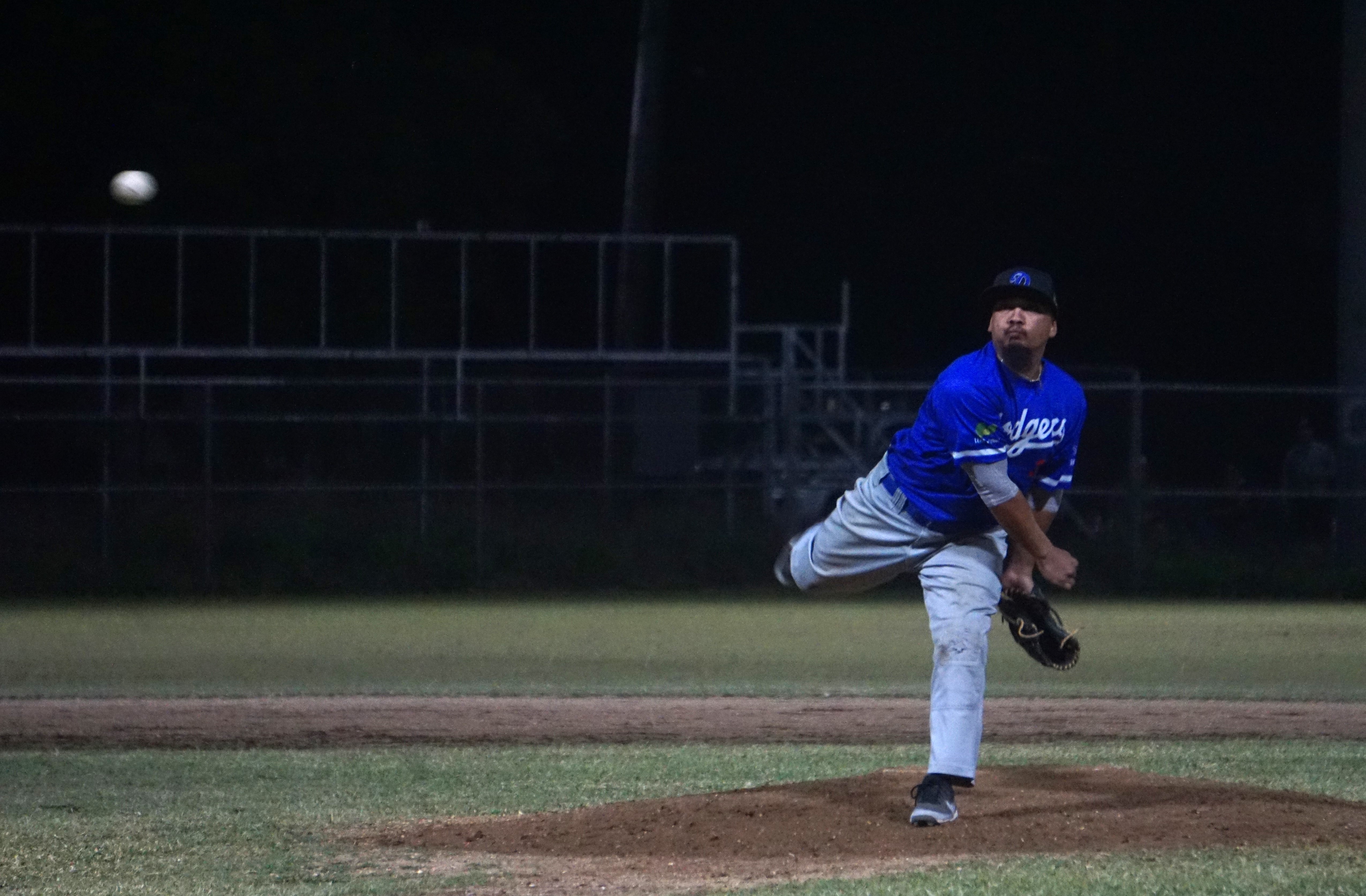 The Dodgers' Mark Villagomez pitches against the Reds in a semifinal game of the 2023 SBL Masters League at the Francisco "Tan Ko" Palacios Baseball Field on Thursday.