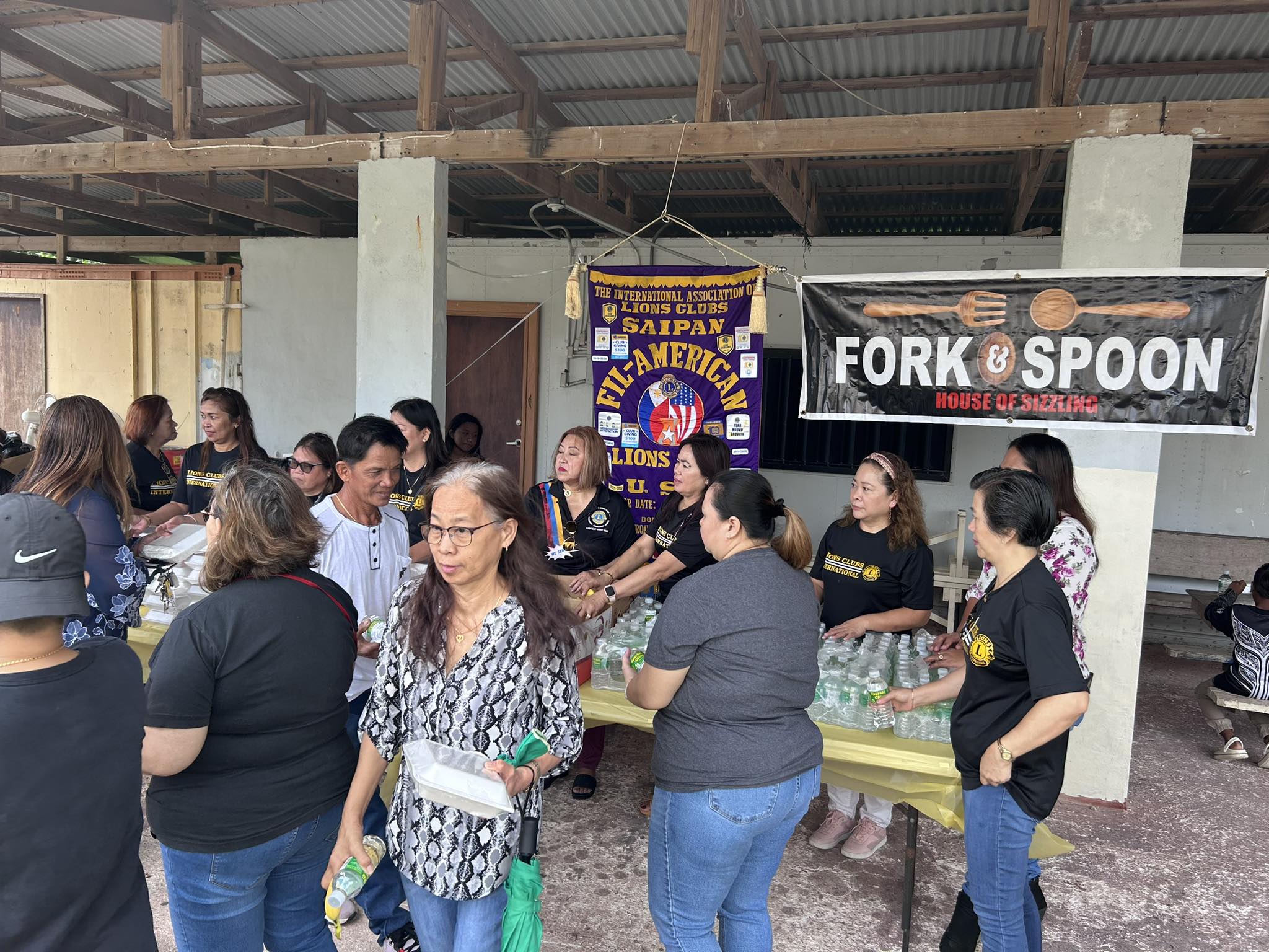 The free meal distribution event was organized by the Saipan Fil-American Lions Club.