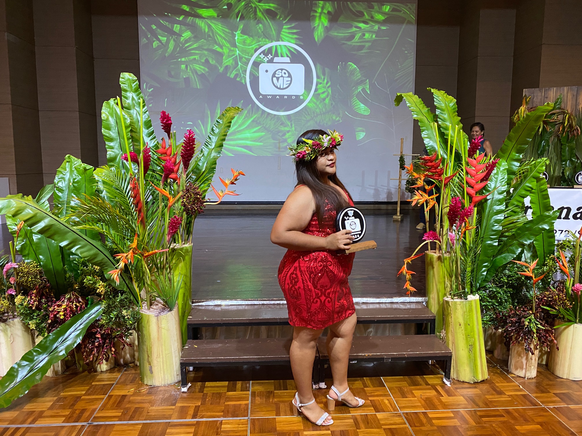 @bear.woww poses after her win in the Comedic Content Creator category.