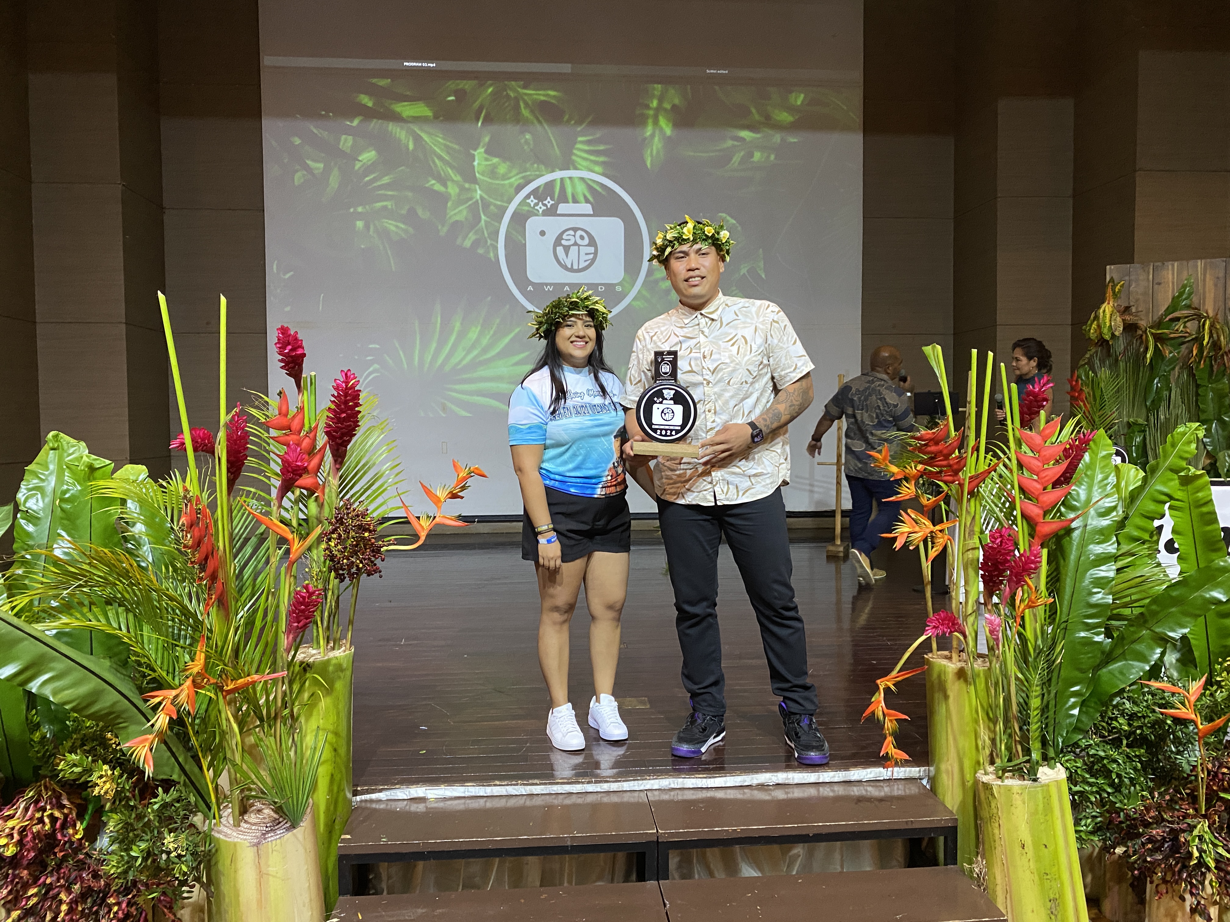 Best Collab Award winner Chinese Poksu poses with Maria Quitugua, who accepted it on behalf of her brother, the late Trayven Quitugua.