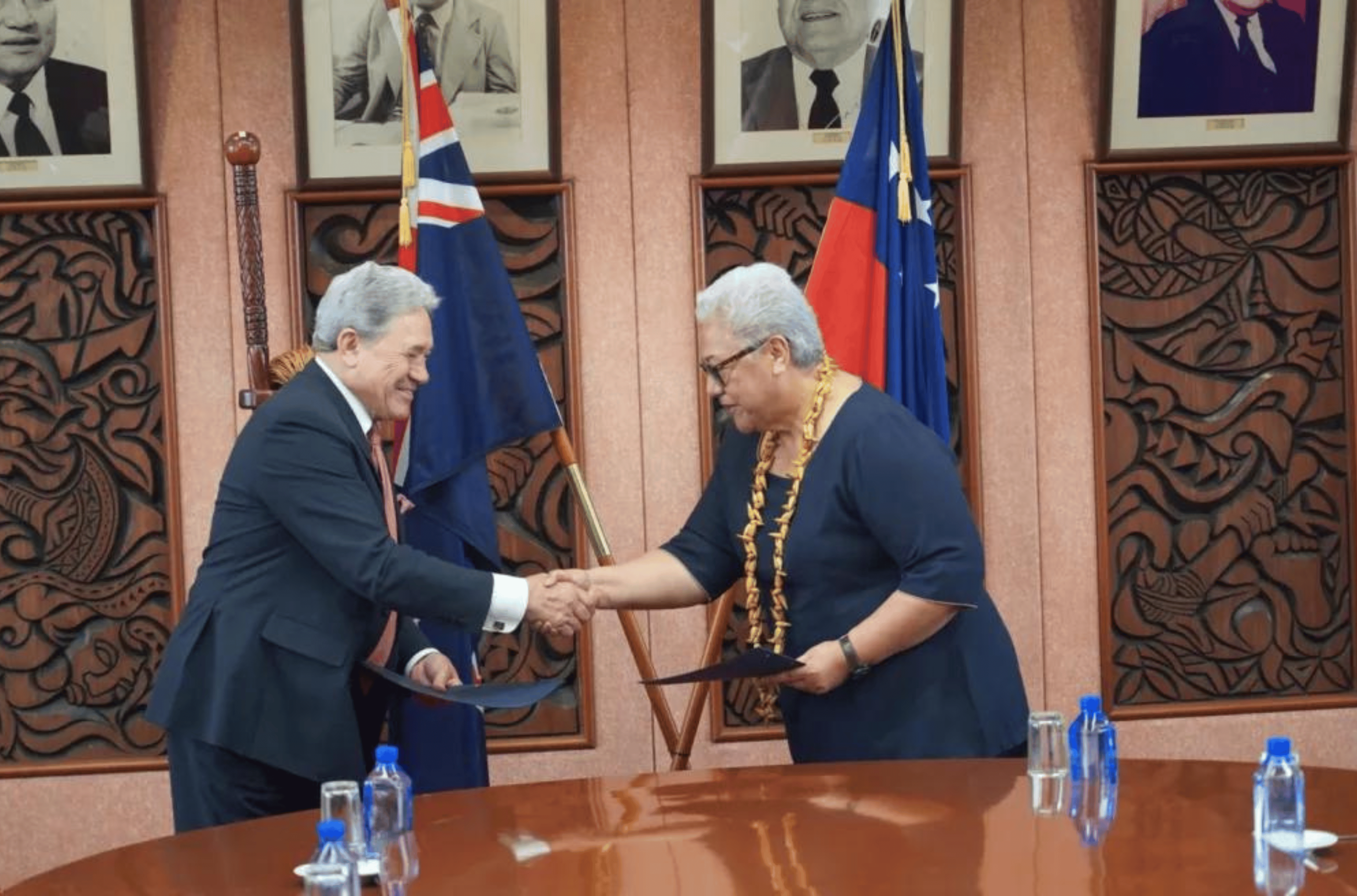 Prime Minister Fiame and Winston Peters at the singing of the cooperation partnership. 