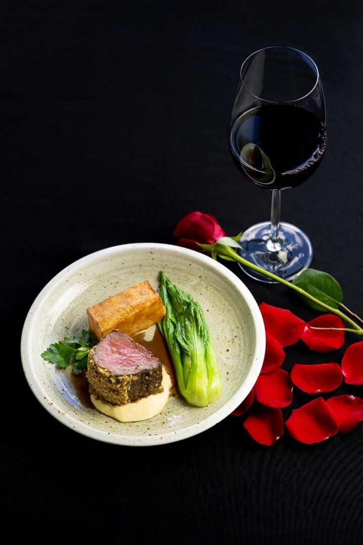 Giovanni’s five-course dinner on Valentine’s Day will feature Egyptian dukkah crusted beef tenderloin with sautéed bok choi, potato millefuille, goat cheese cream and mint jus.
