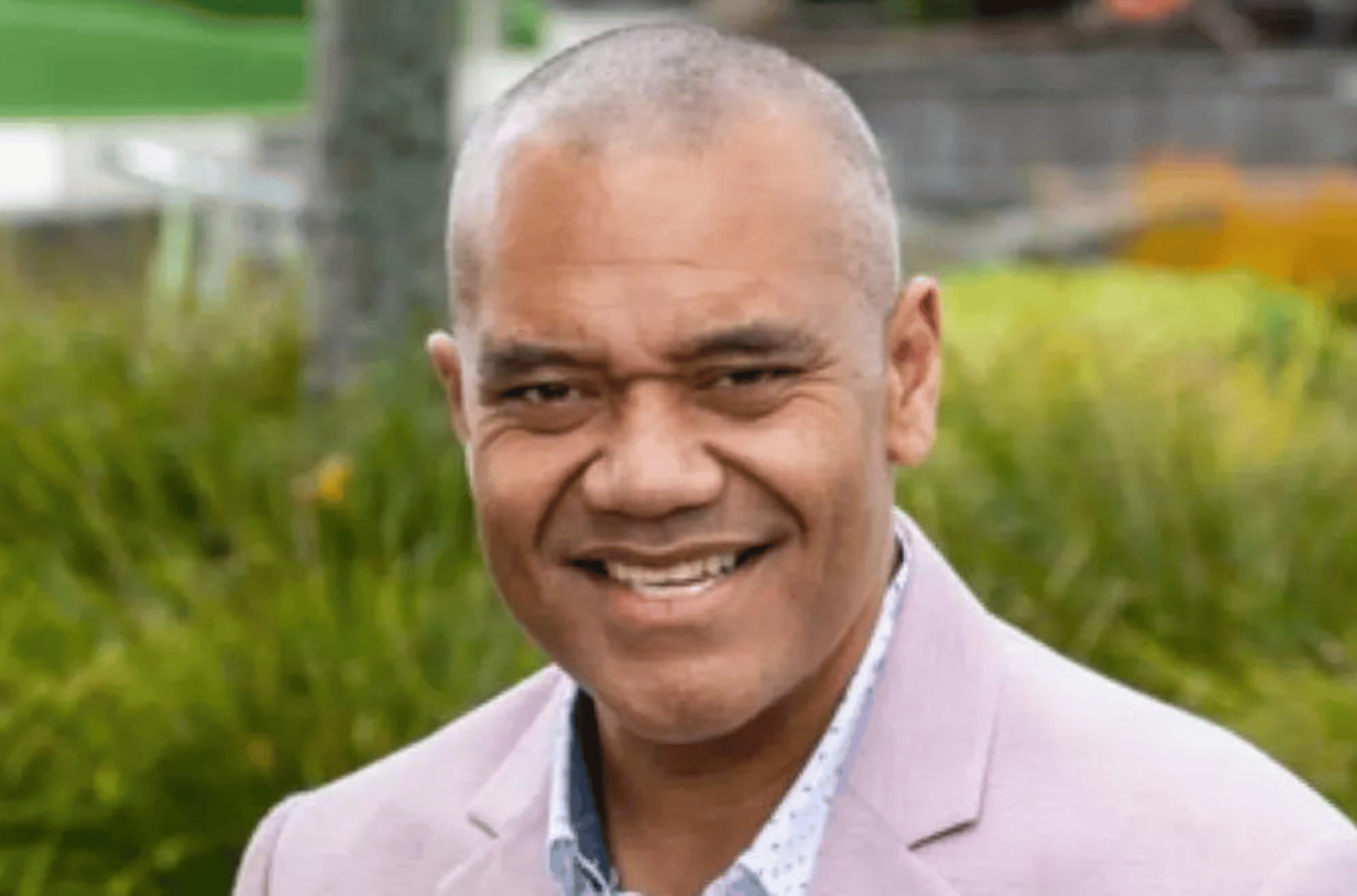 Fa'anānā Efeso Collins. 