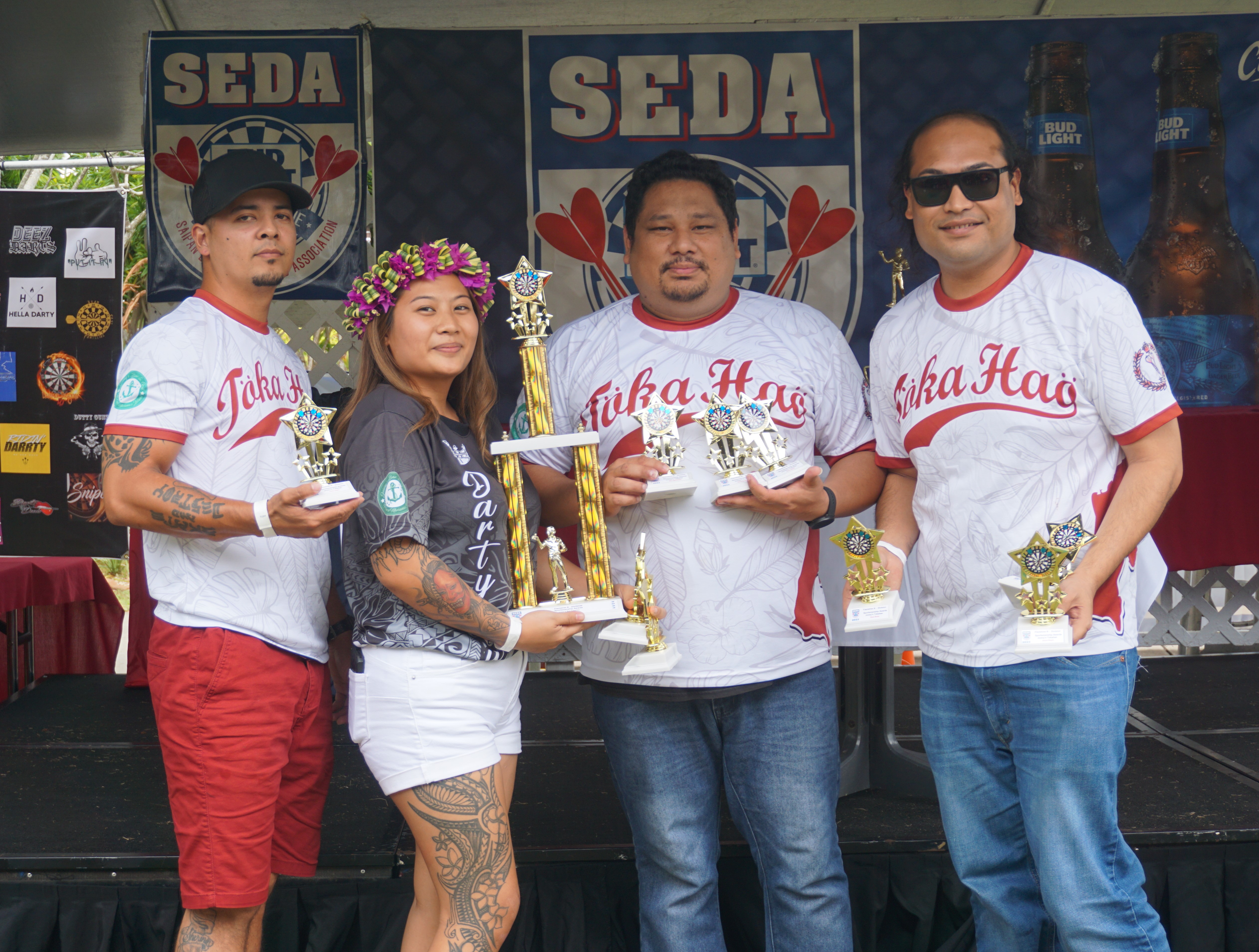 Jonny's Tokahao team members receive the Sportsmanship Award in the Flame Tree Division.