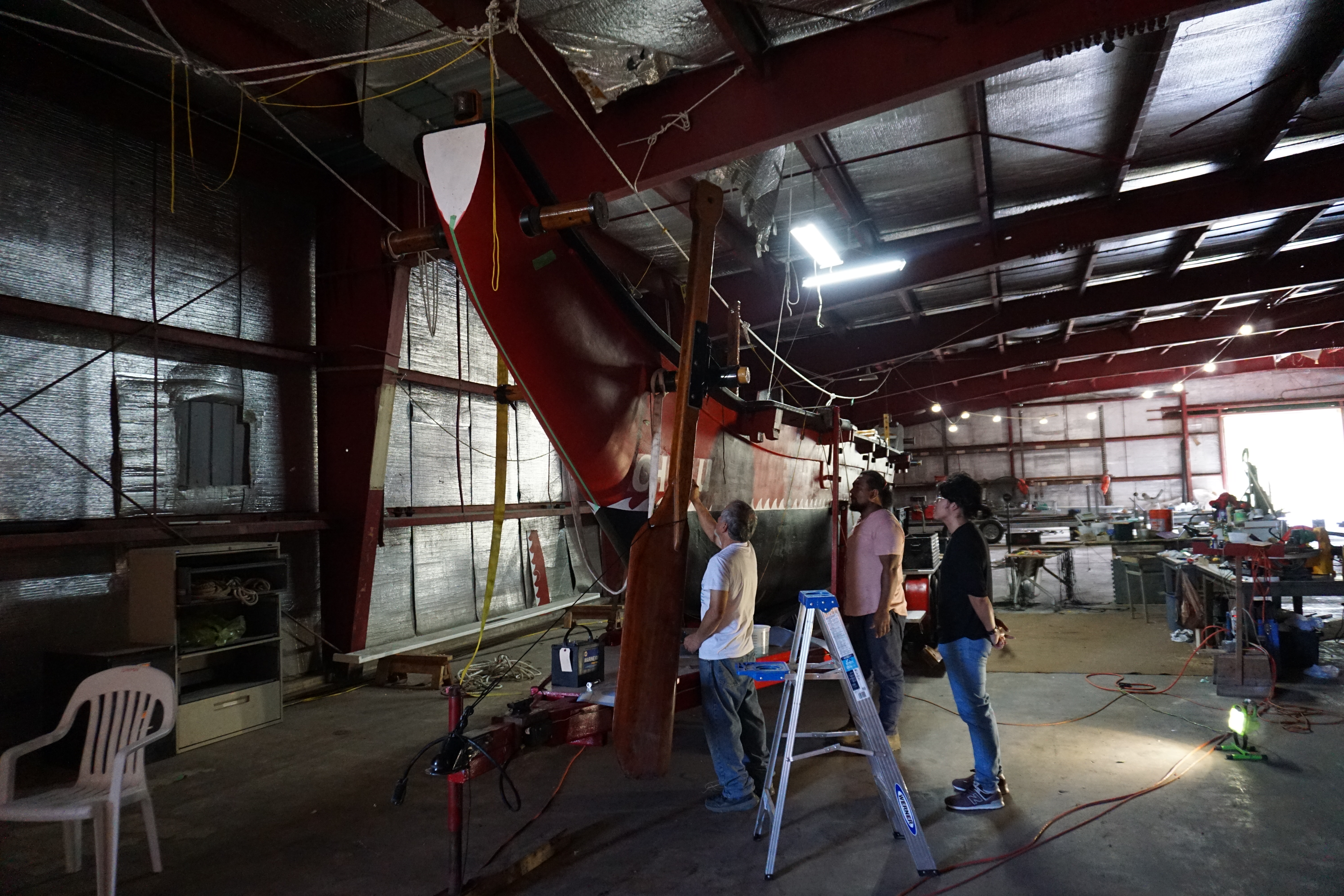 Mario Borja works on Che'lu.