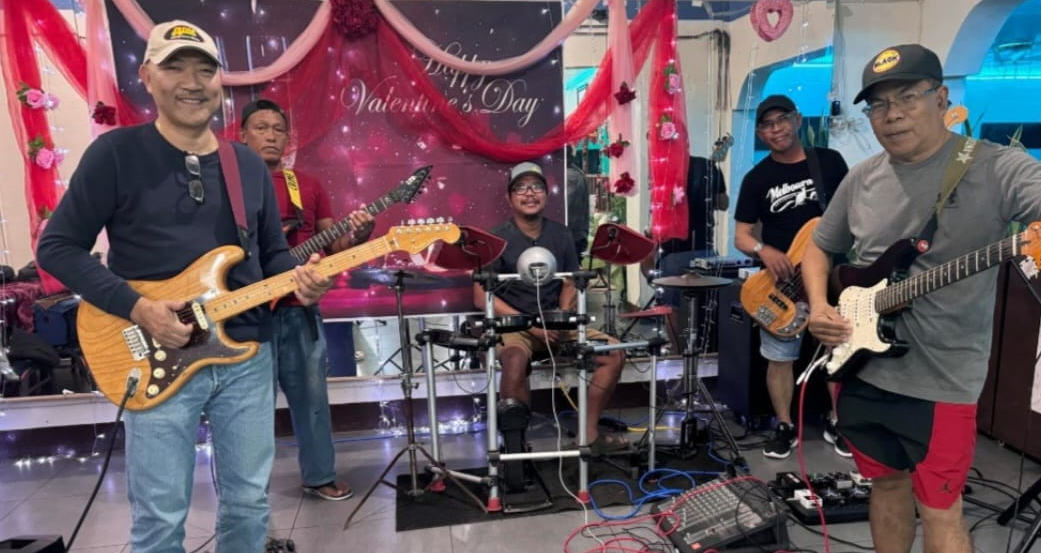 JC's Black Bird Band's instrument players.
