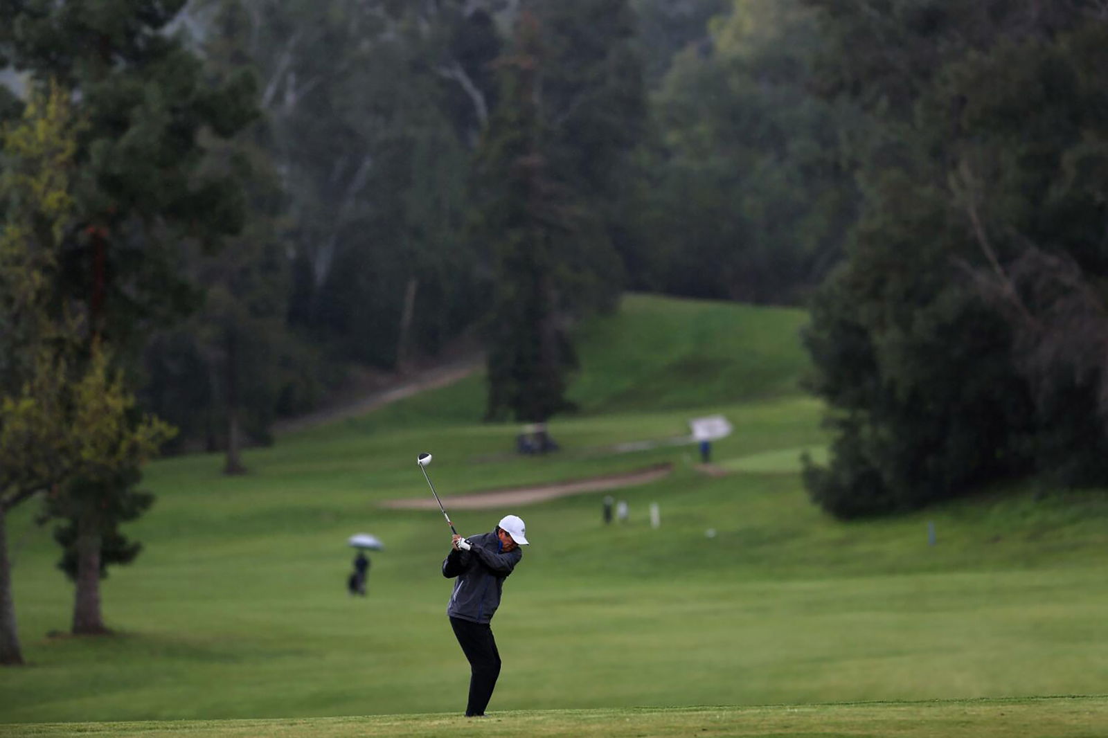 A golfer plays a round at the Wilson & Harding Golf Course in Griffith Park on March 19, 2020, in Los Angeles. (Dania Maxwell/Los Angeles Times/TNS)