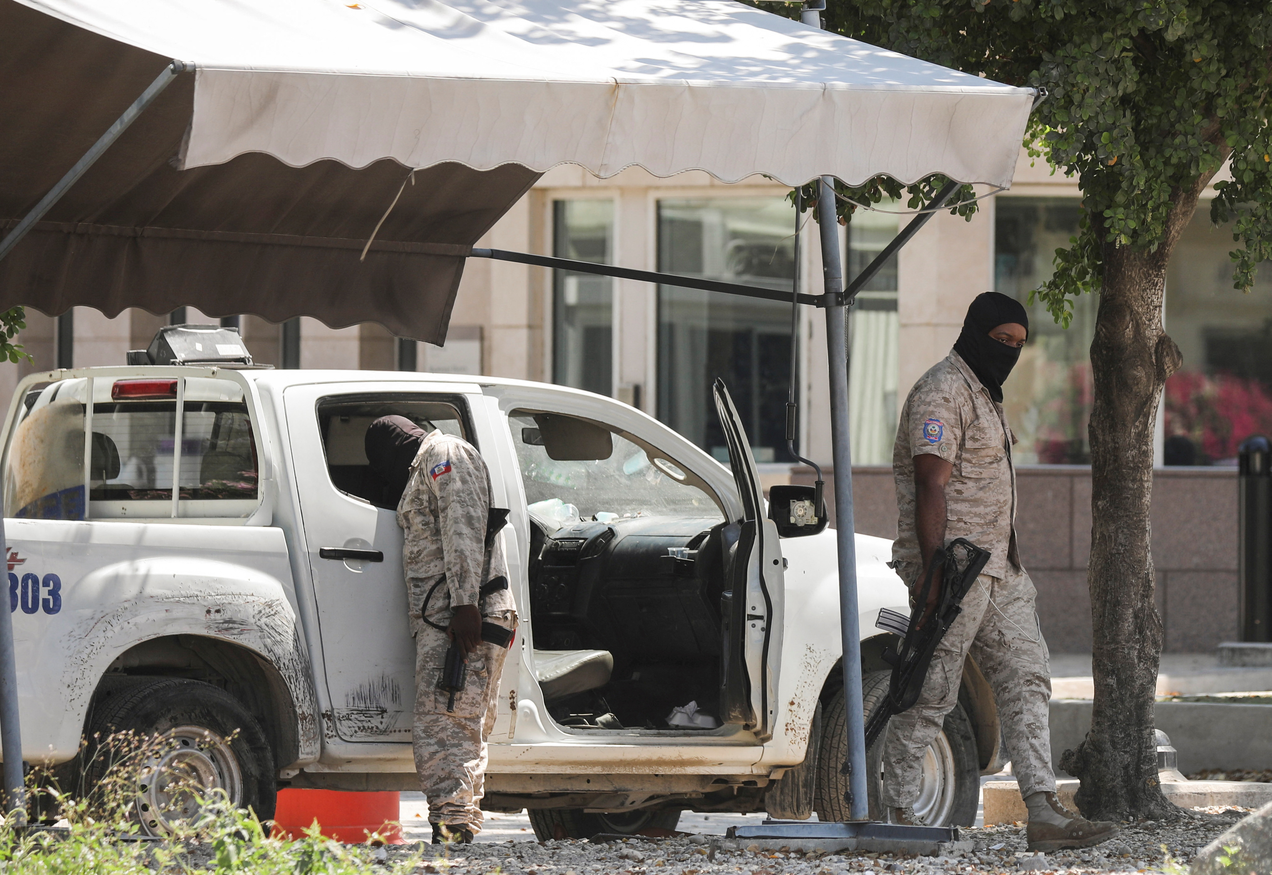 Police officers keep watch outside the U.S. embassy building where the U.S. military airlifted embassy non-essential personnel due to violence, in Port-au-Prince, Haiti March 10, 2024. 