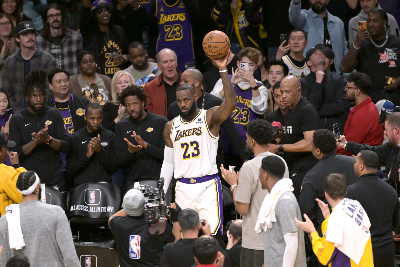 Mar 2, 2024; Los Angeles, California, USA; Los Angeles Lakers forward LeBron James (23) acknowledges the crowd after scoring his 40,000th career point against the Denver Nuggets at Crypto.com Arena. 