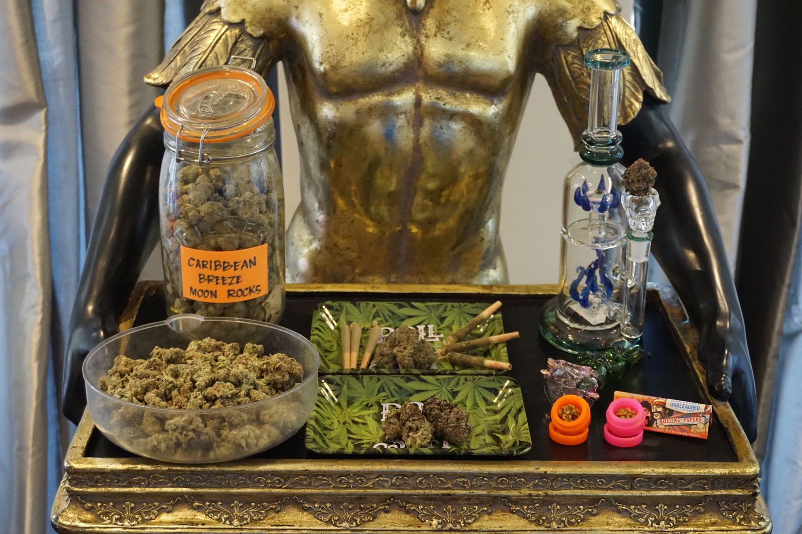 Inside their Garapan store, The Hookup offers a diverse selection of hybrid, indica, and sativa strains in various forms, including pre-rolls, Jeeter joints, and blunt-sized sprinkle joints. 