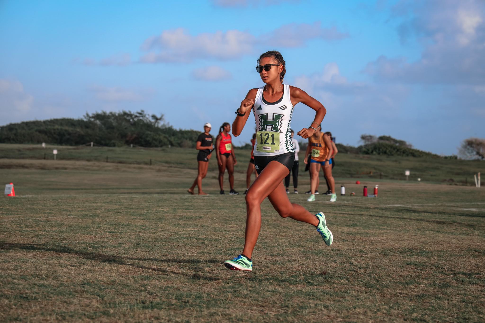 Tania Tan in action during a University of Hawai’i’s cross country race in 2023.