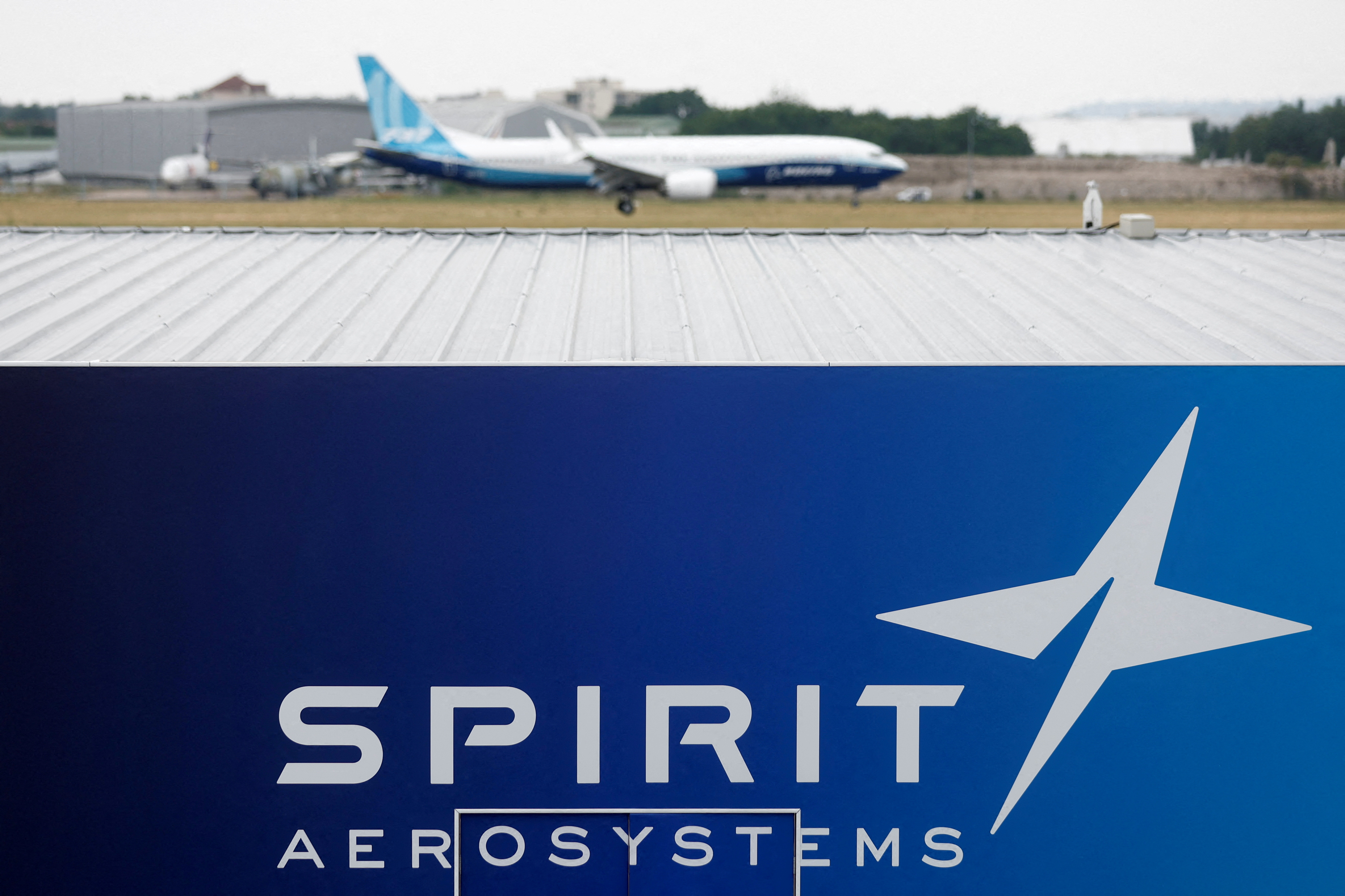 FILE PHOTO: A Boeing 737 MAX-10 lands over the Spirit AeroSystems logo during a flying display at the 54th International Paris Air Show at Le Bourget Airport near Paris, France, June 22, 2023.