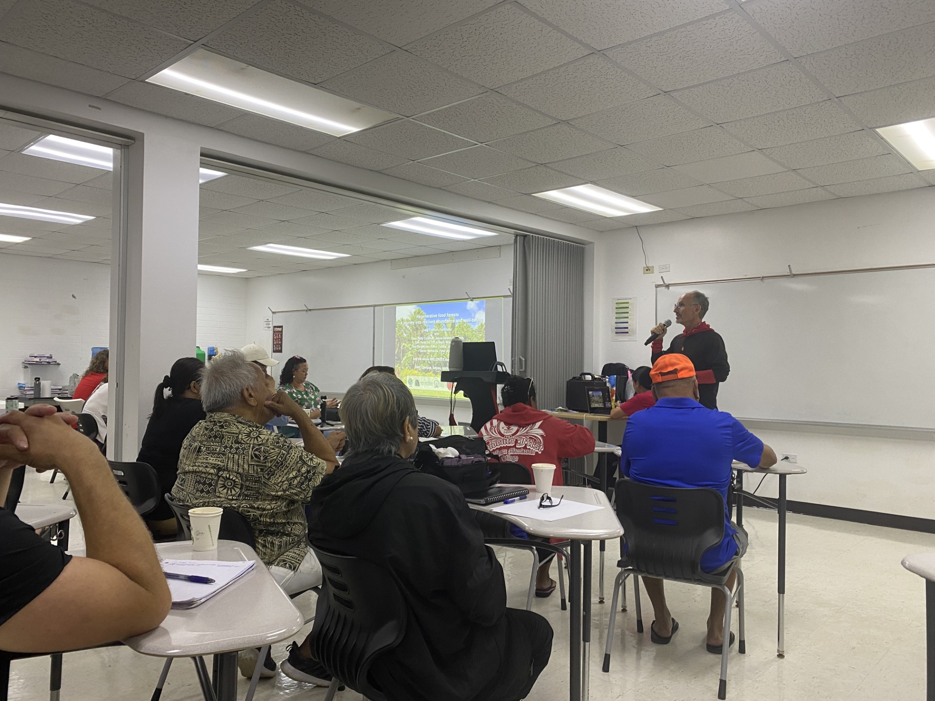 Dr. Craig Elevitch speaks at an agricultural workshop hosted by NMC-CREES.