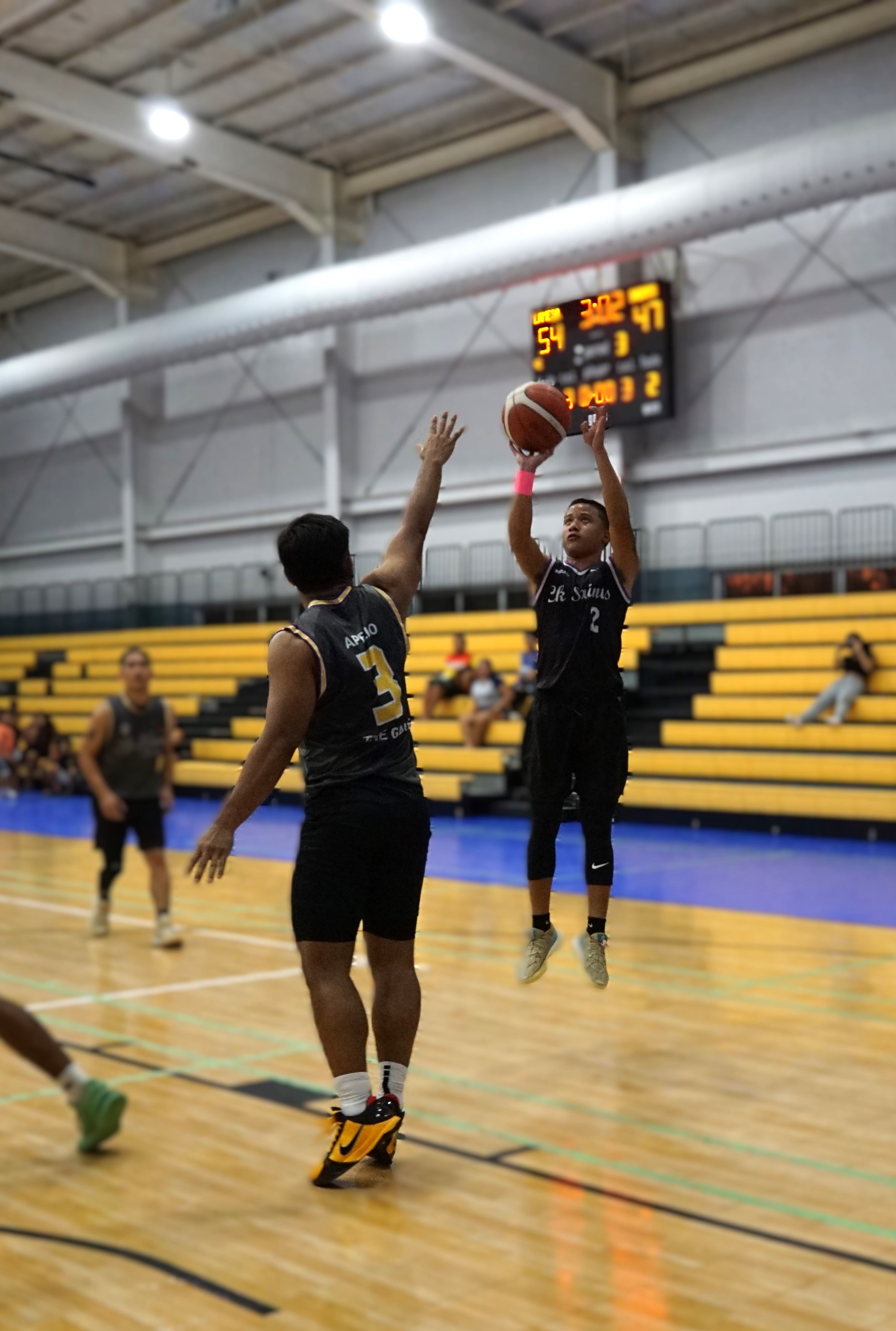 The Saints’ L Rock Reyes pulls up for the contested jump shot against La Mesa Kusina in a Michelob Ultra Cup game at the Ada gym on Monday.