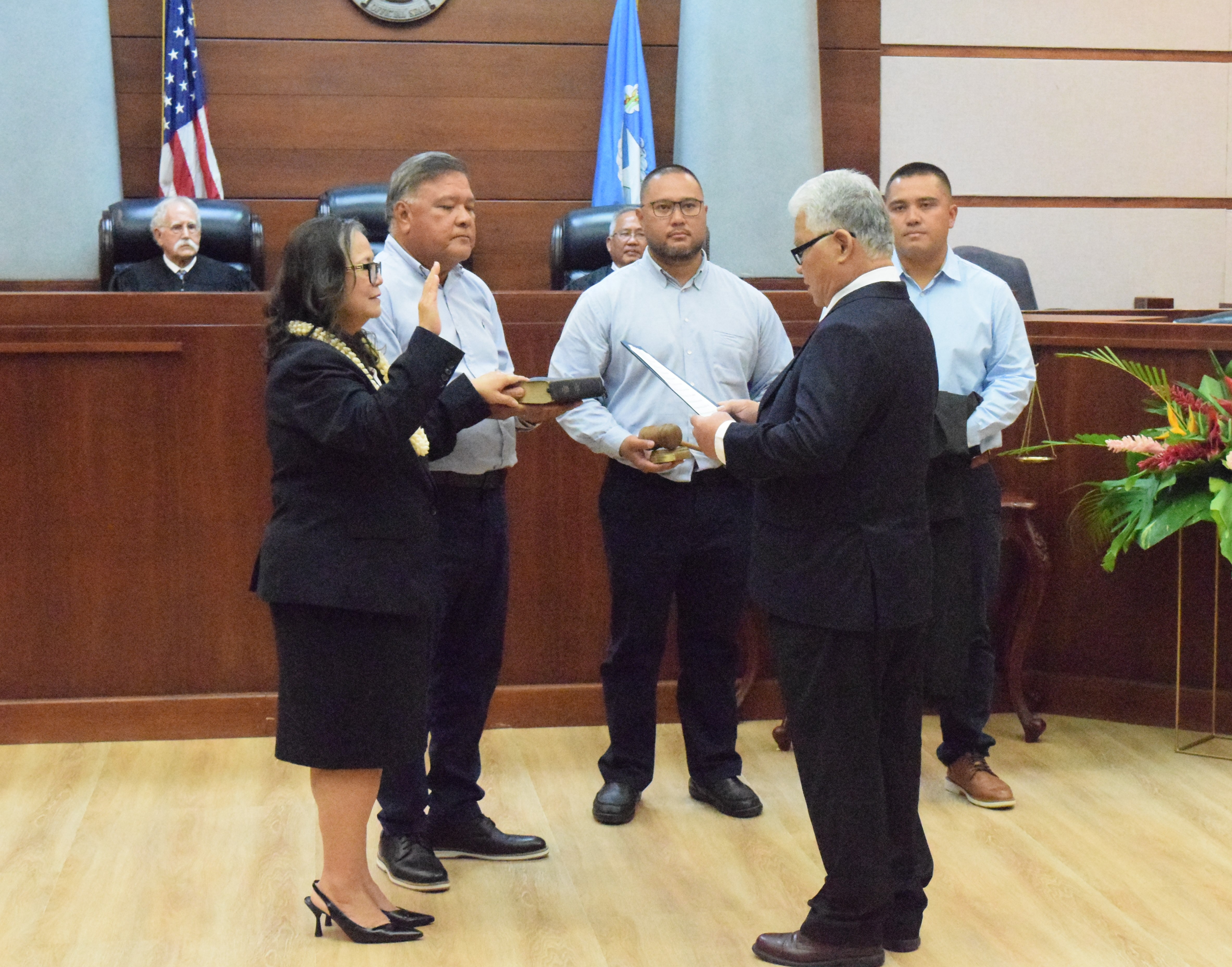 Gov. Arnold I. Palacios, right foreground, swears in Superior Court Associate Judge Lilian A. Tenorio, left, while her husband, Edward Tenorio, and their sons, Christopher and Andre, look on during the investiture ceremony in Courtroom 223-A at the Guma’ Hustisia on Wednesday. Also in the photo are Associate Judge Kenneth Govendo and Presiding Judge Robert C. Naraja.