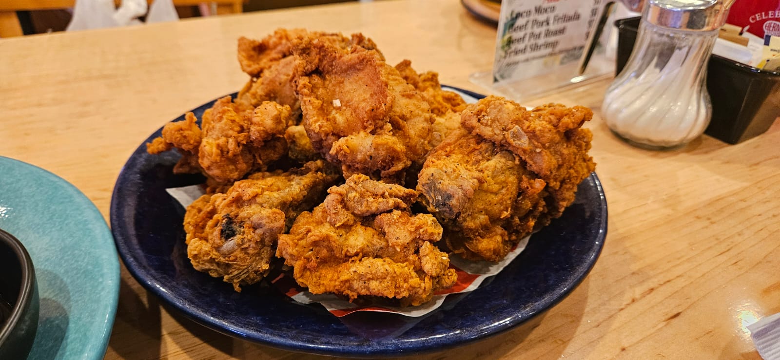 Crunchy and fresh six-piece chicken available at Tan Marikita Café.