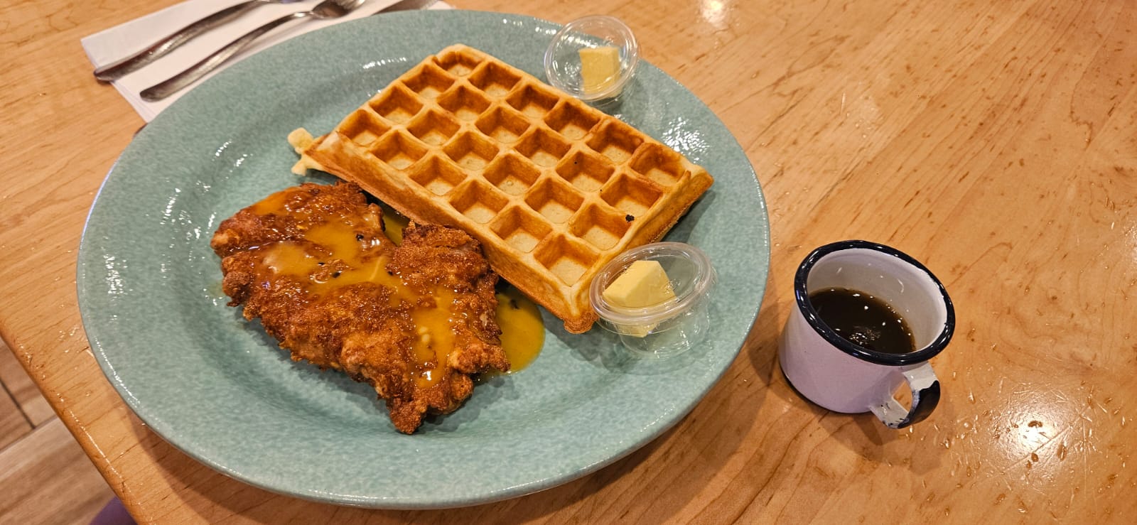 Perfect combination: Crispy and juicy chicken and hot waffles.